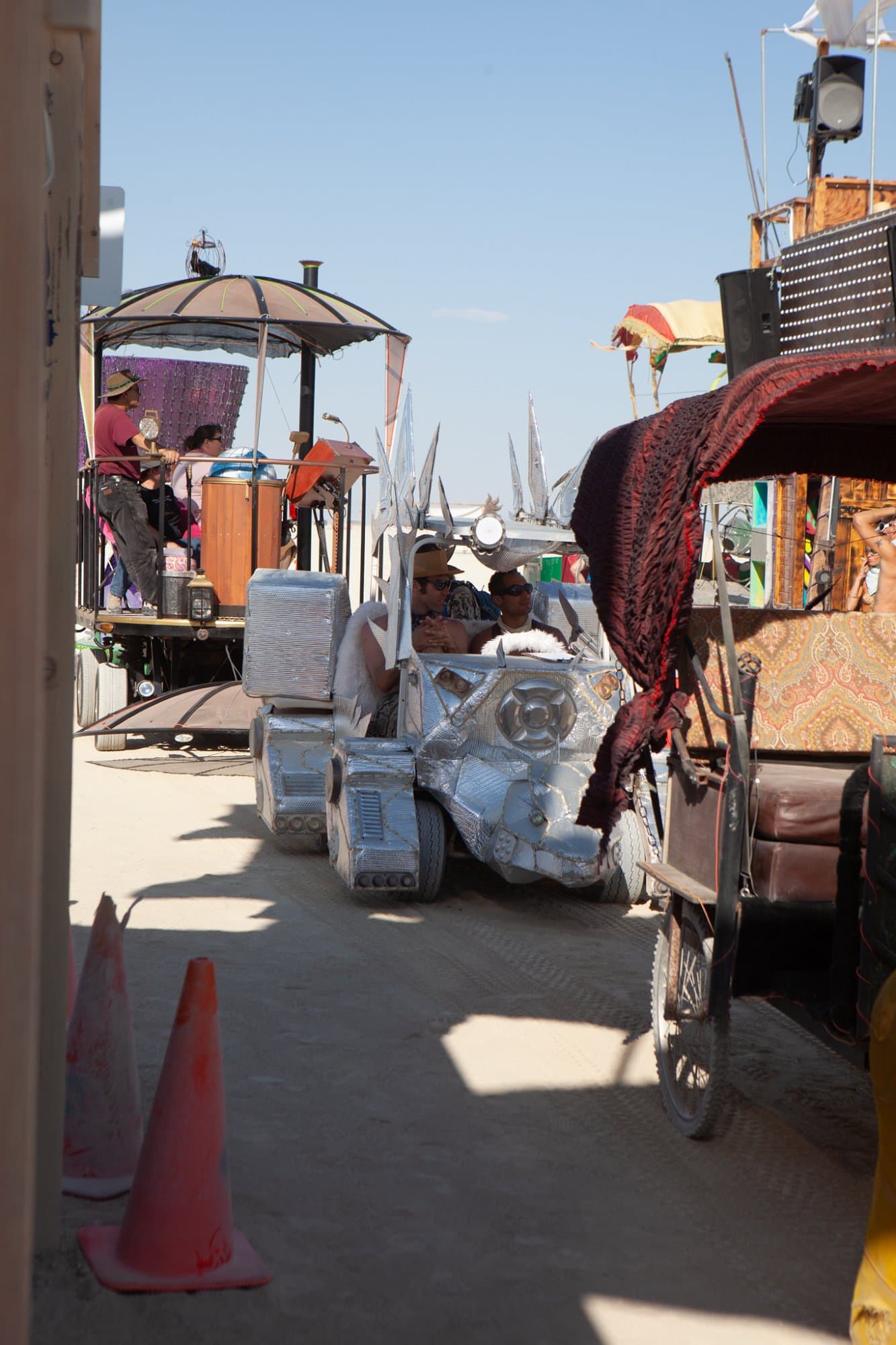 The art-car fleet, day · 8/20