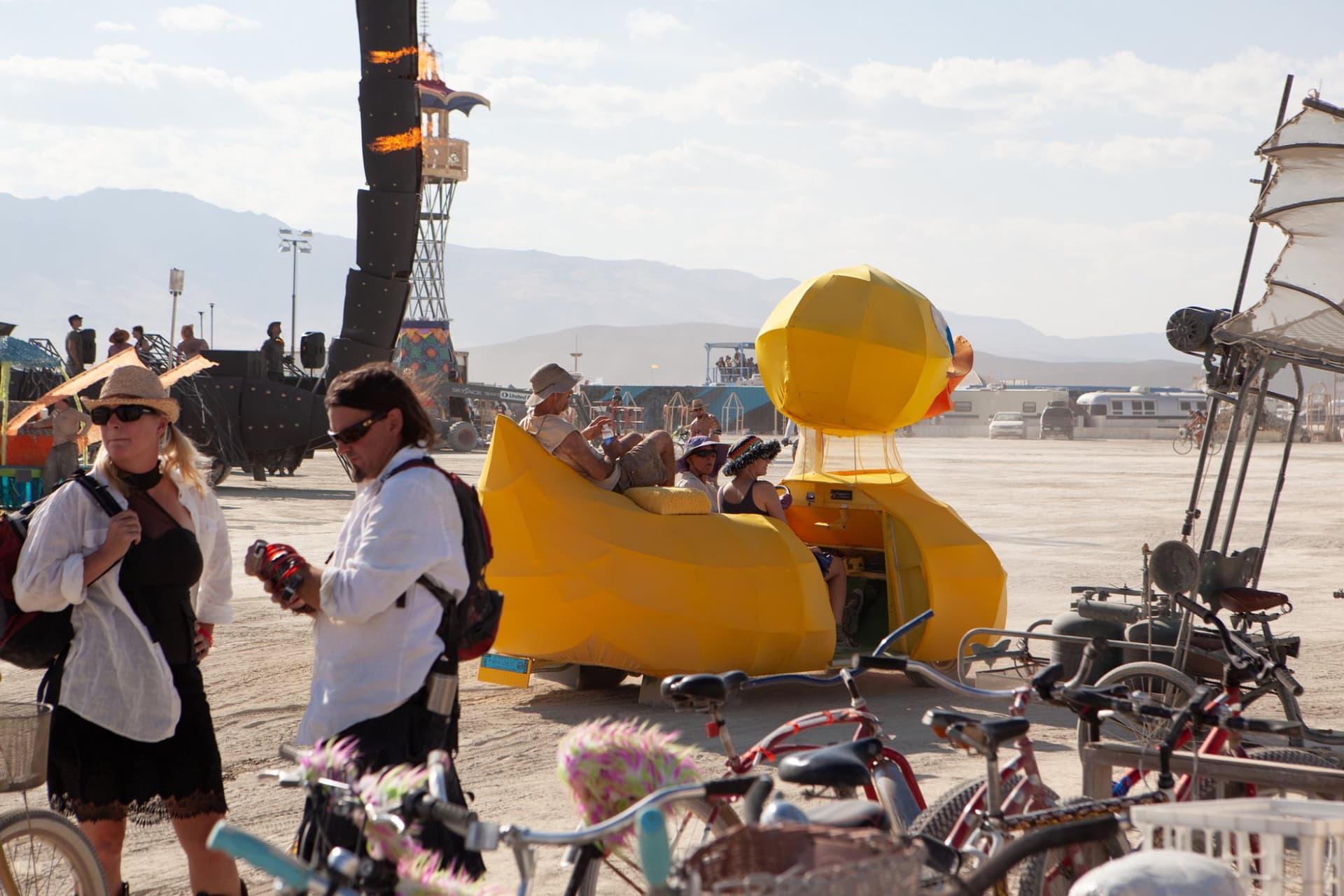 The art-car fleet, day · 10/20