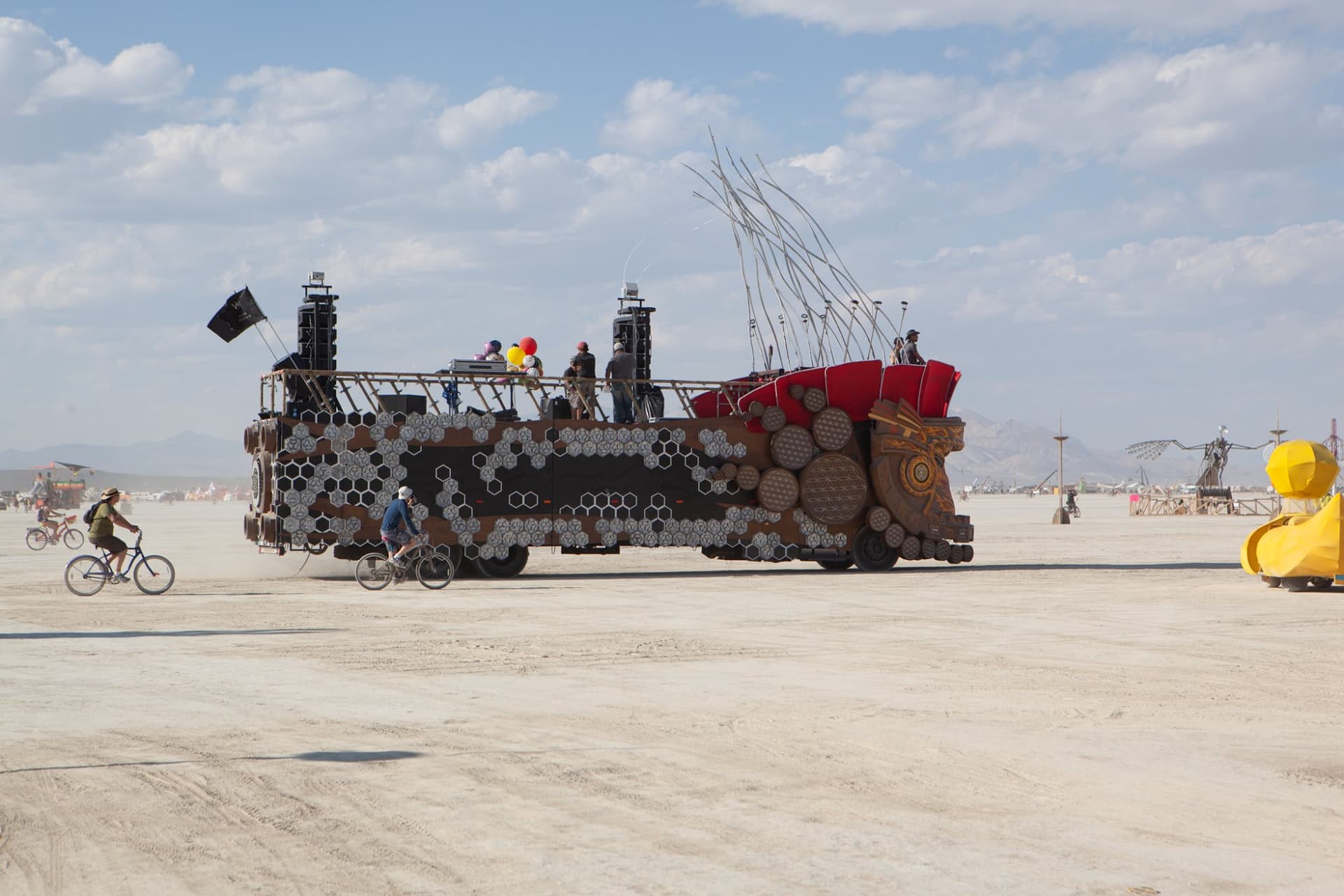 The art-car fleet, day · 11/20