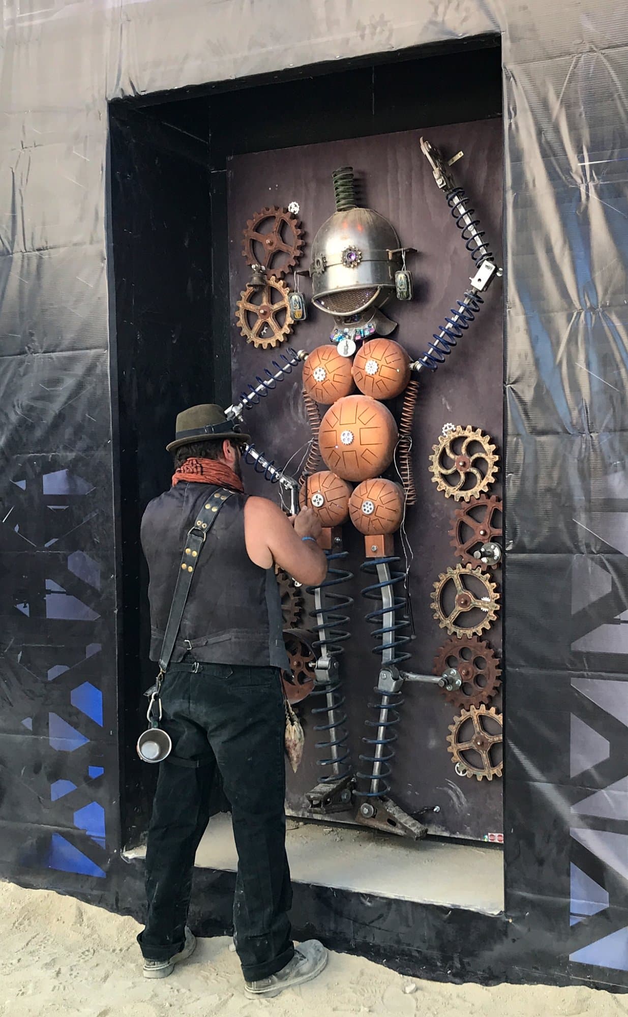The welded robot figure · 1/8