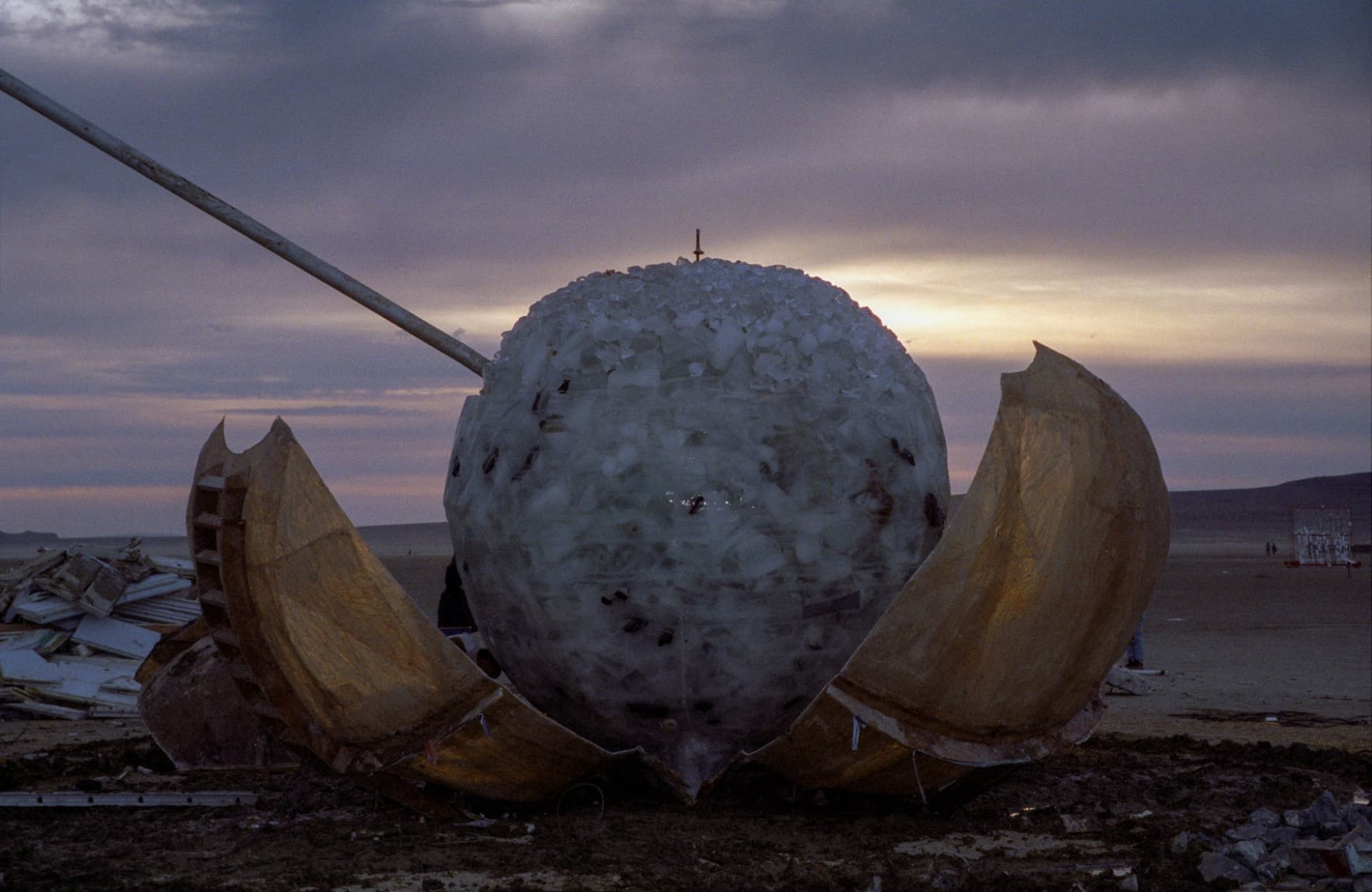 The iceball sundial · 1/10