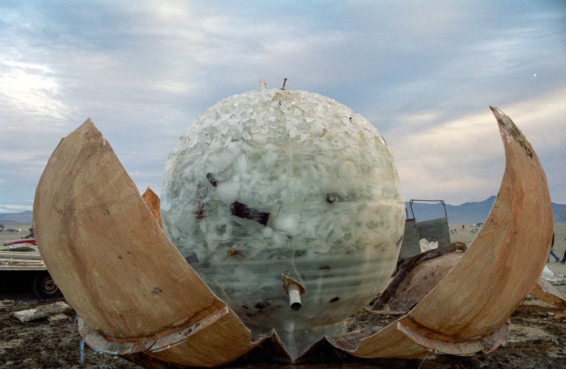 The iceball sundial · 2/10