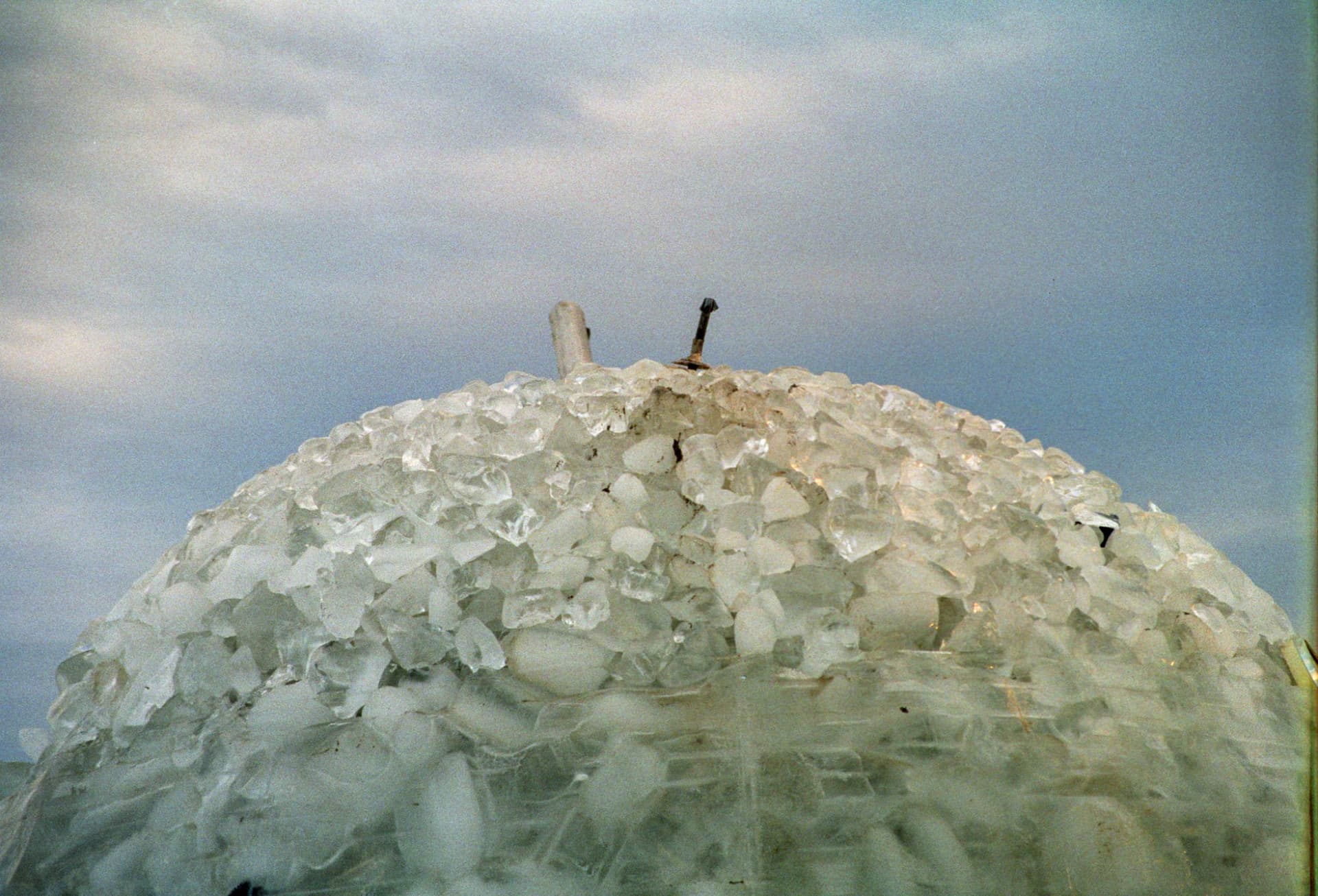 The iceball sundial · 3/10