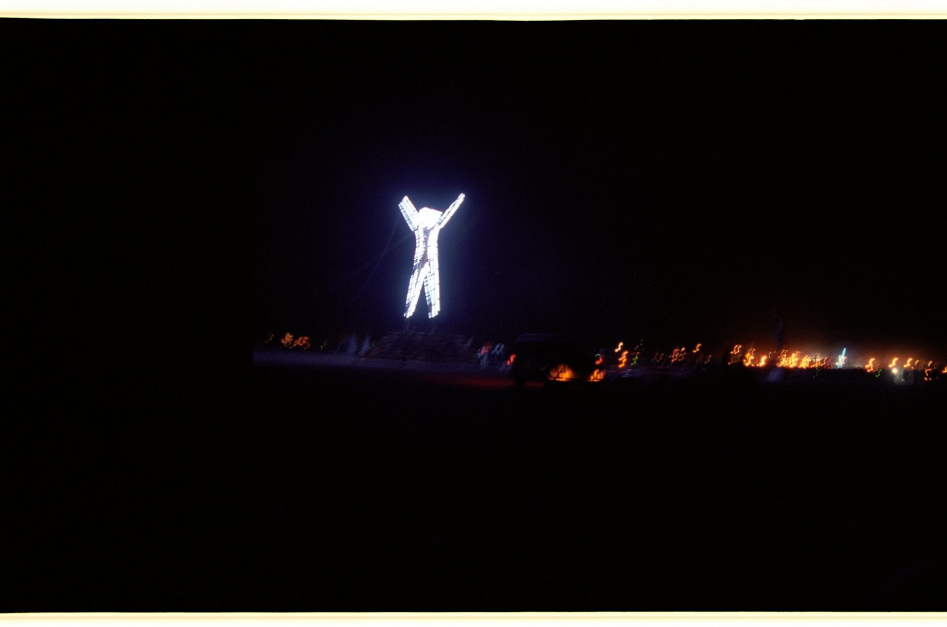 The neon Man in the dark · 16/17