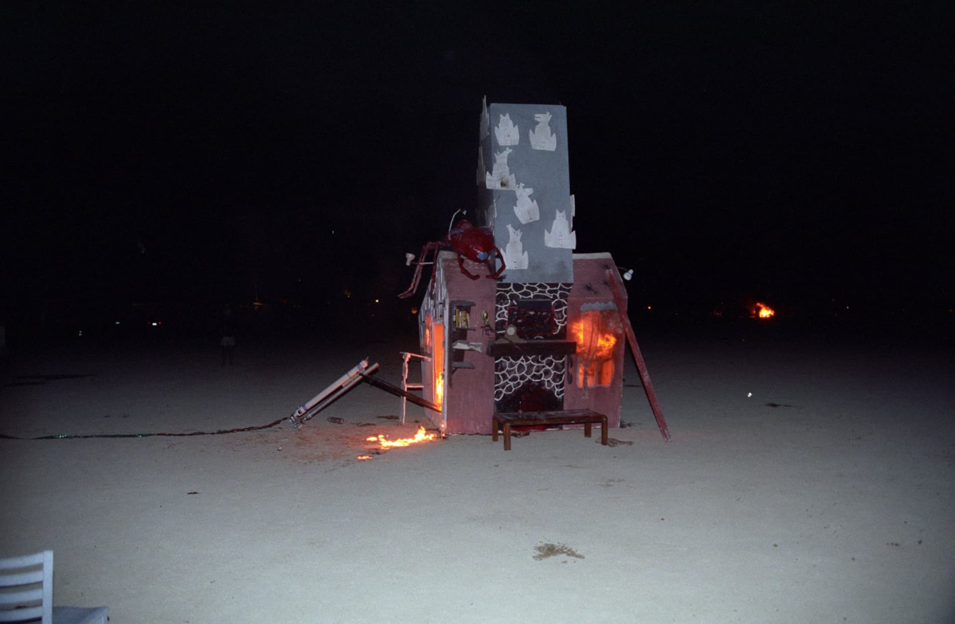 Burning the white shrine · 6/18