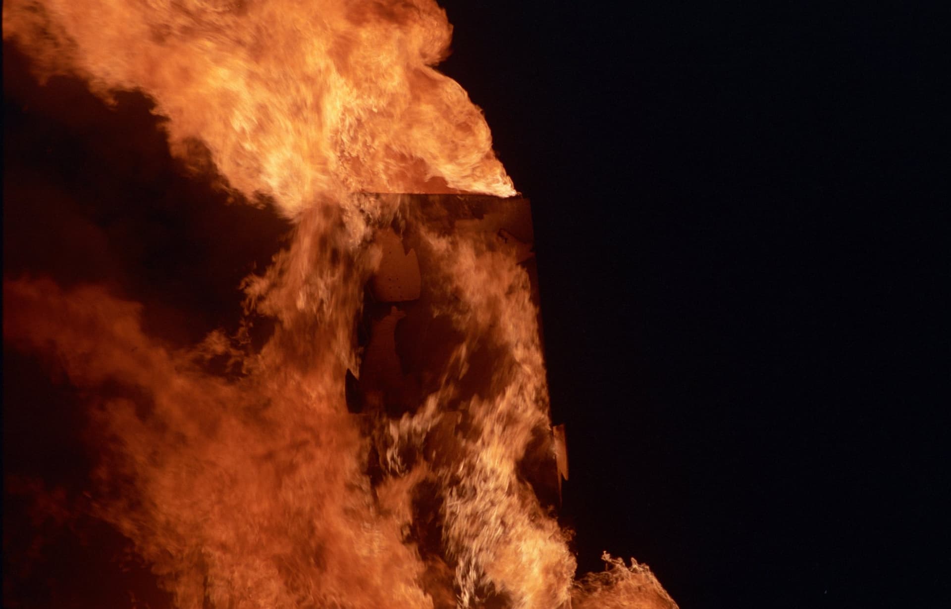 Burning the white shrine · 13/18