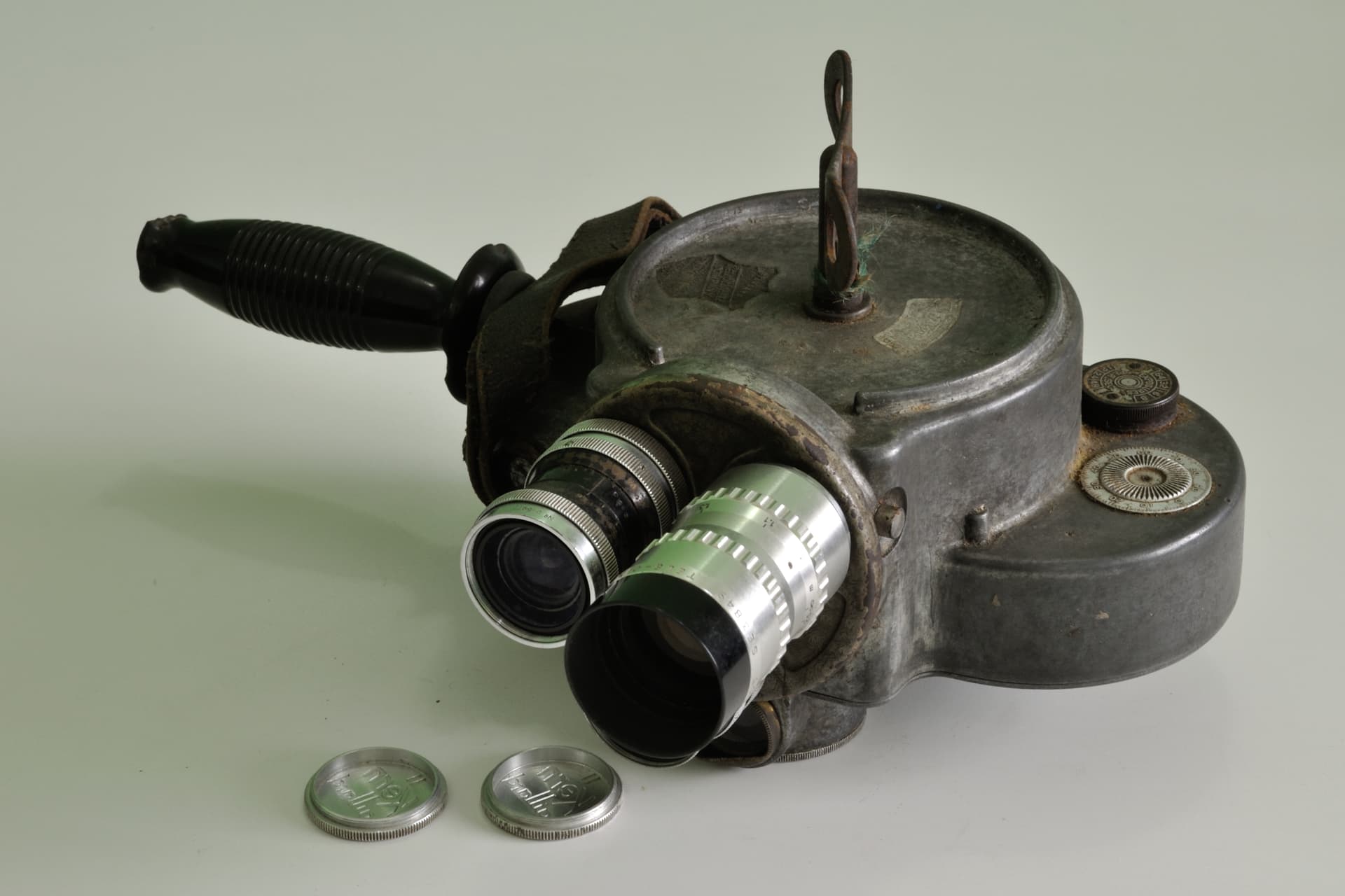16mm movie camera (1930)