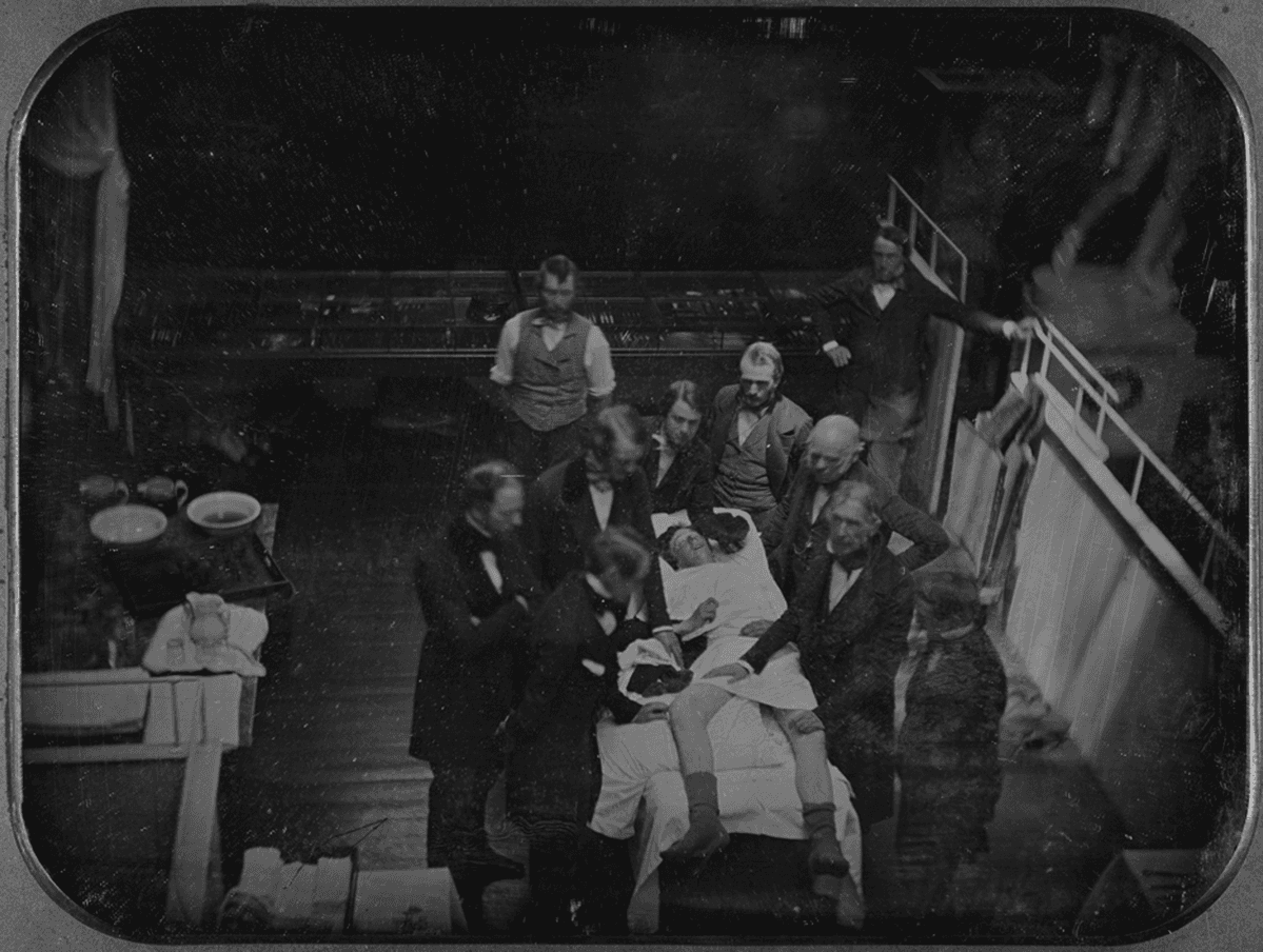 The daguerreotype camera (1839)