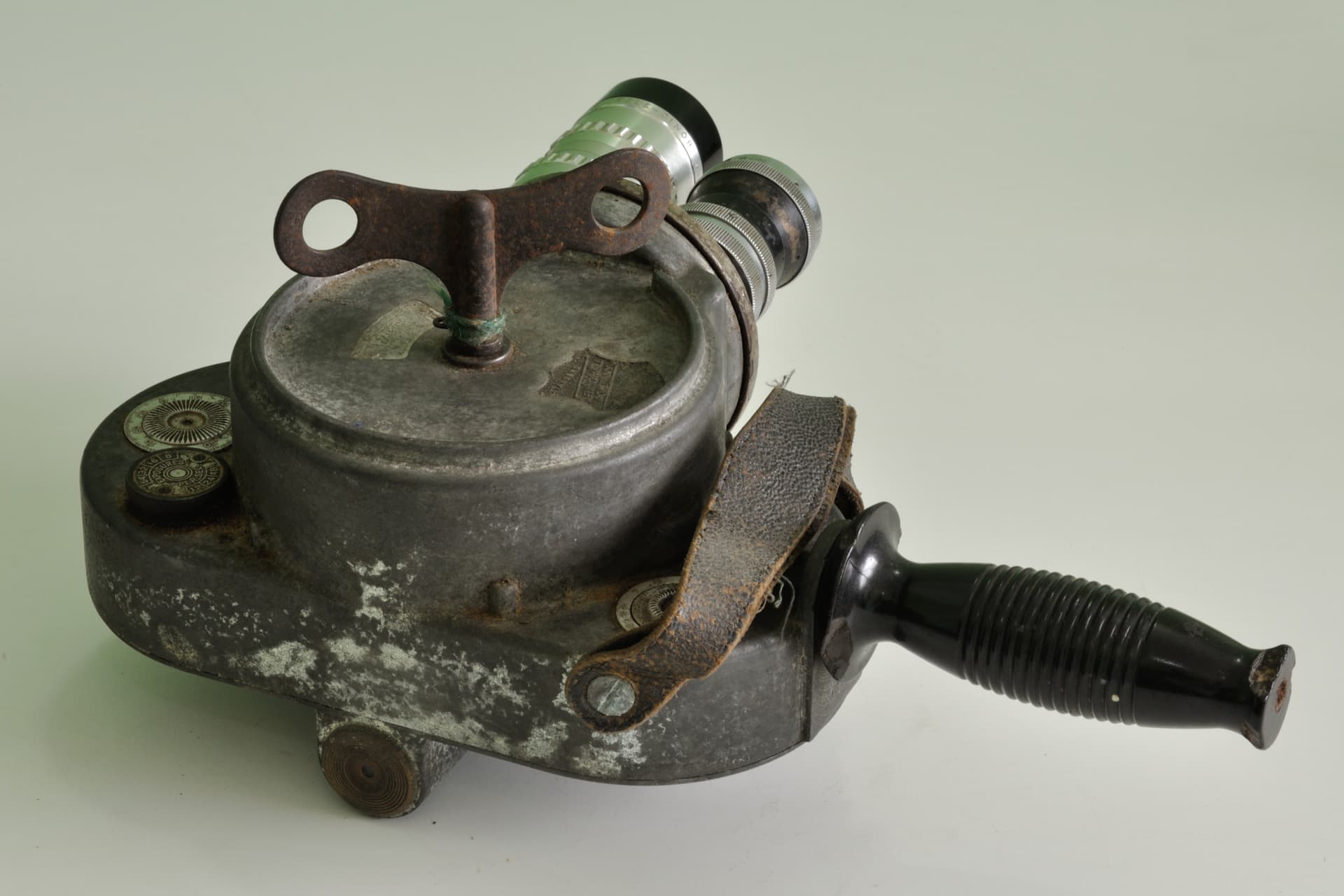 16mm movie camera (1930)