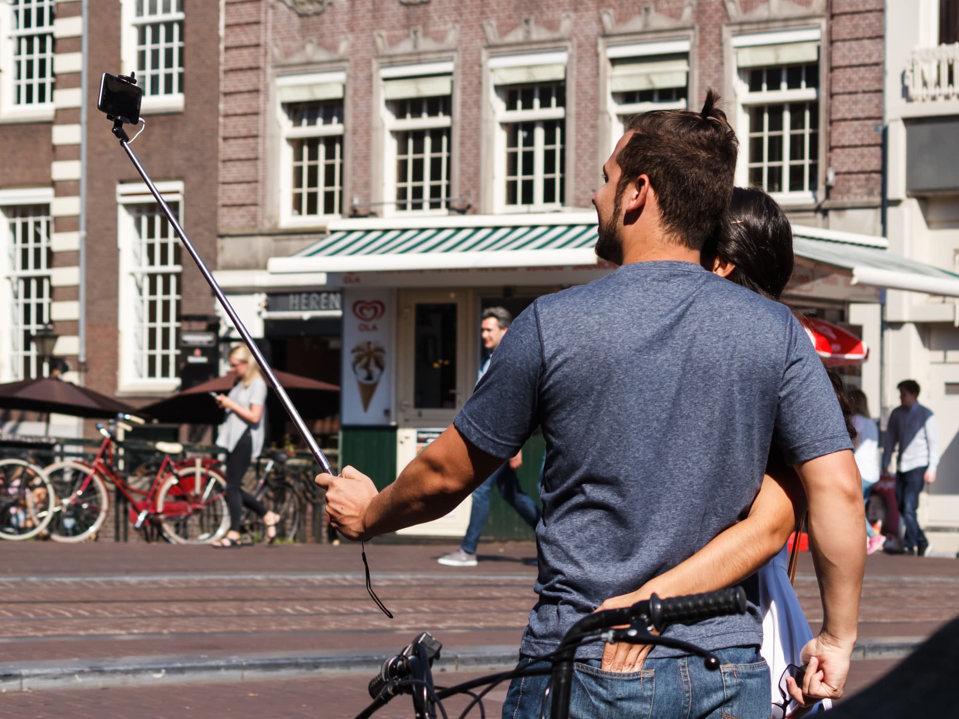 The selfie / selfie stick (2014)