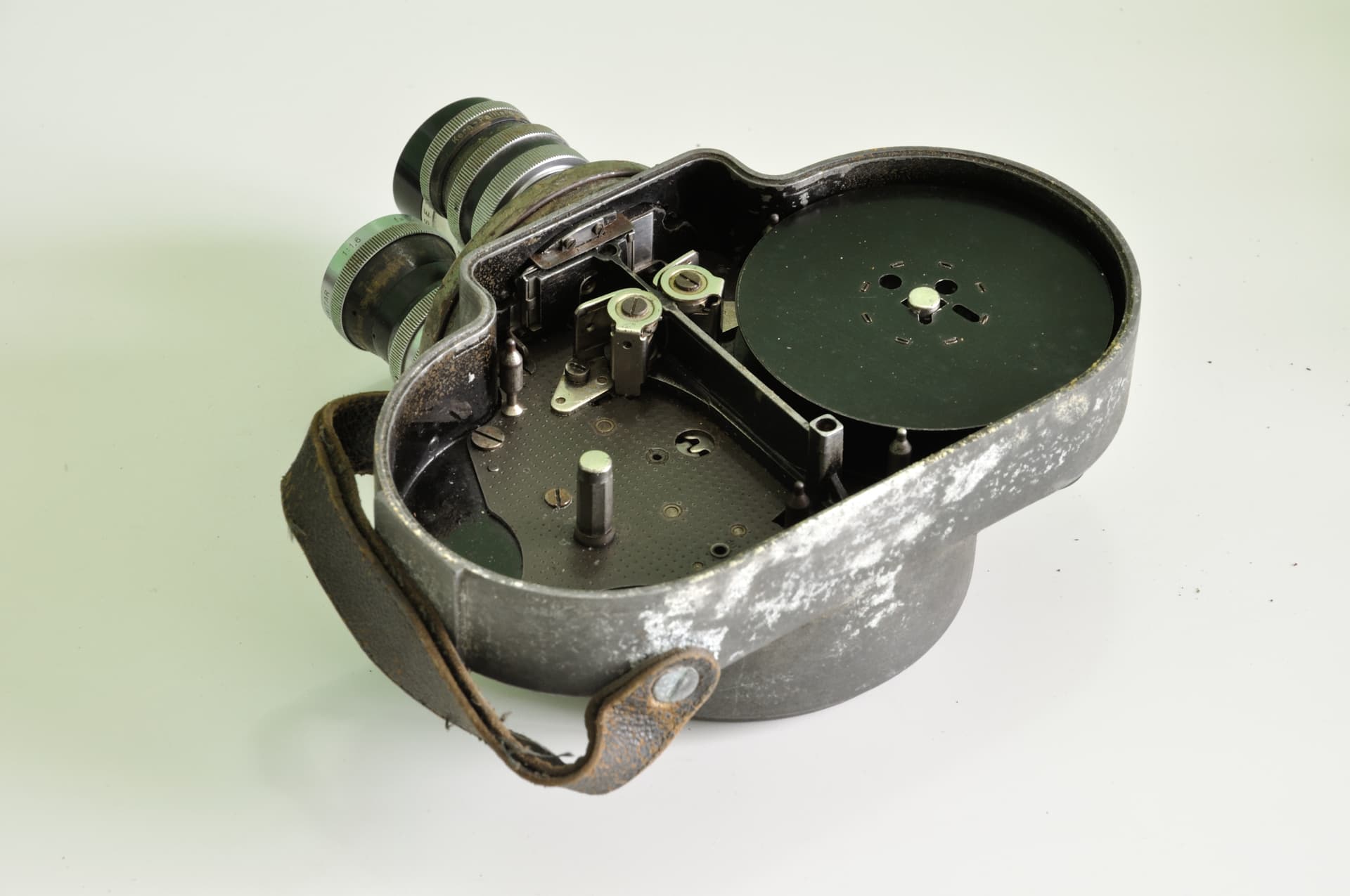 16mm movie camera (1930)