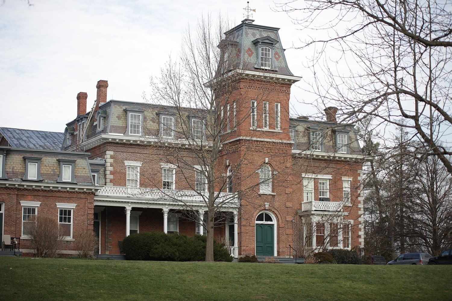 Oneida Community Mansion House from the street