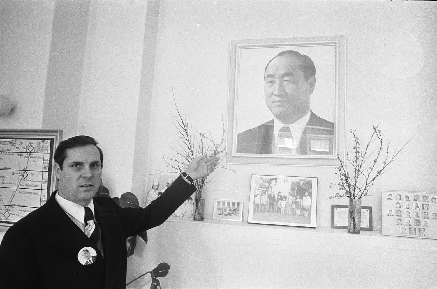 Leader of the Dutch Unified Family at the centre
