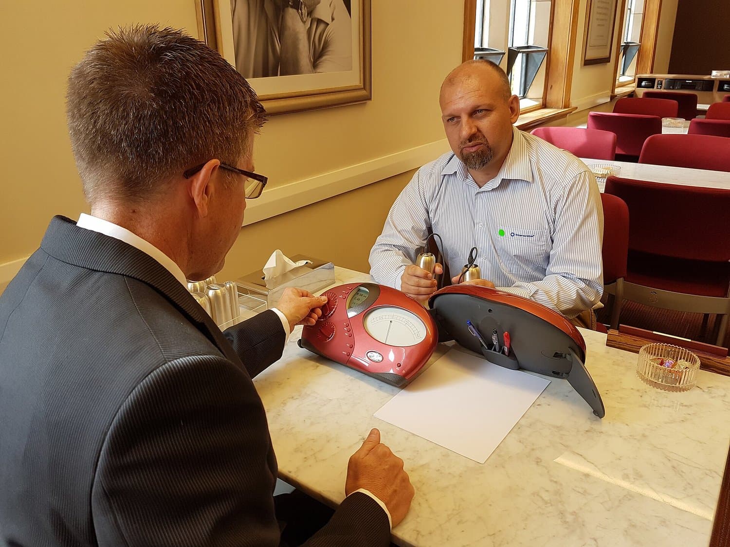 An auditing demonstration with an E-meter