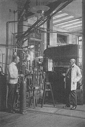 Kamerlingh Onnes and Gerrit Jan Flim at the second helium liquefier, 1919