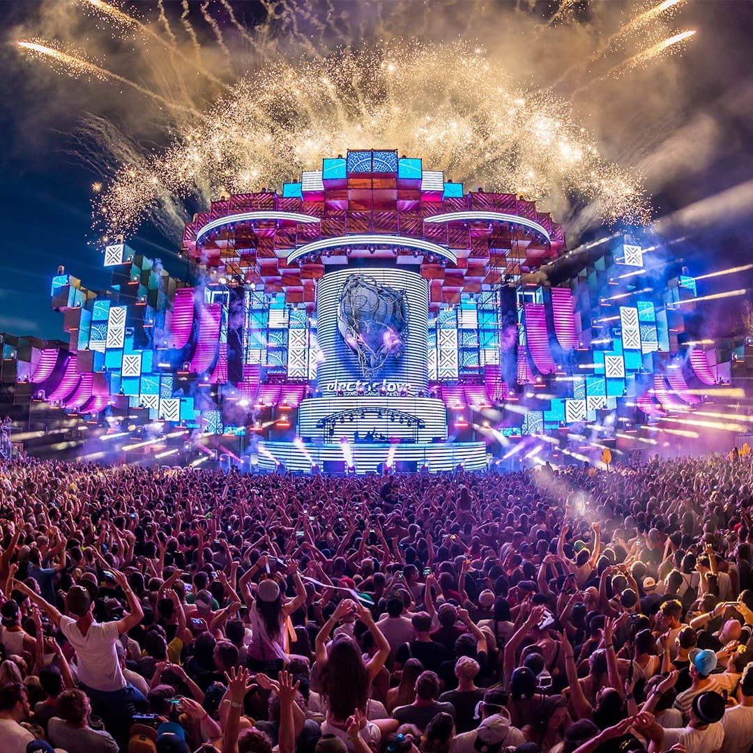Have you already listened to one of our Electric Love Essential Mixes? Enjoy mix