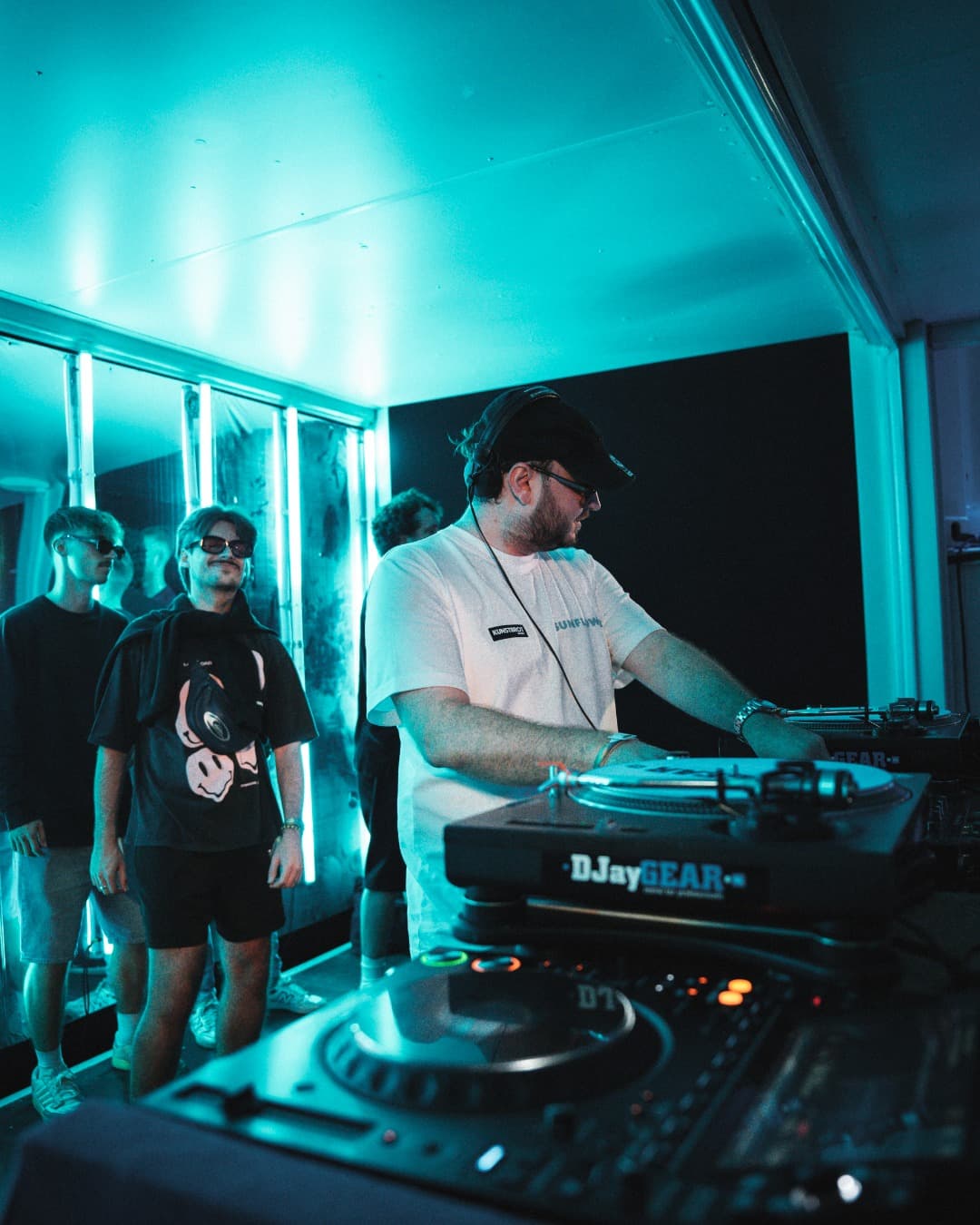 The BlueBoXX definitely provides a unique vibe ✨ (2/2)