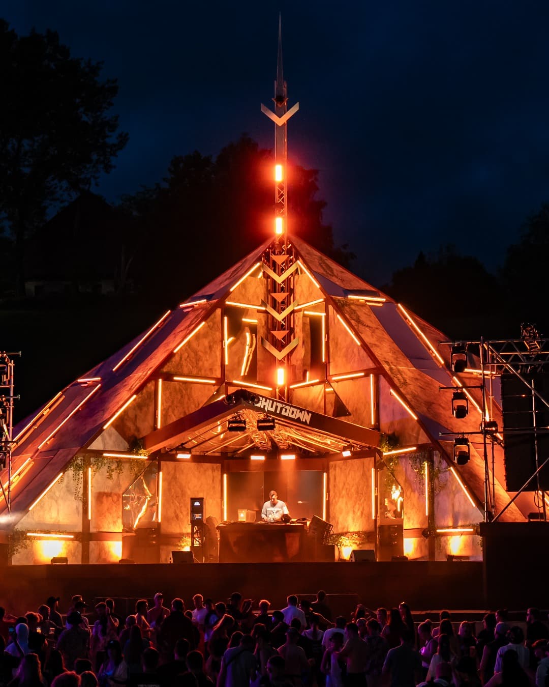 Hard Dance Lovers, the Limited Loyalty Pre-Sale for starts tonight at 18:0 (1/2)