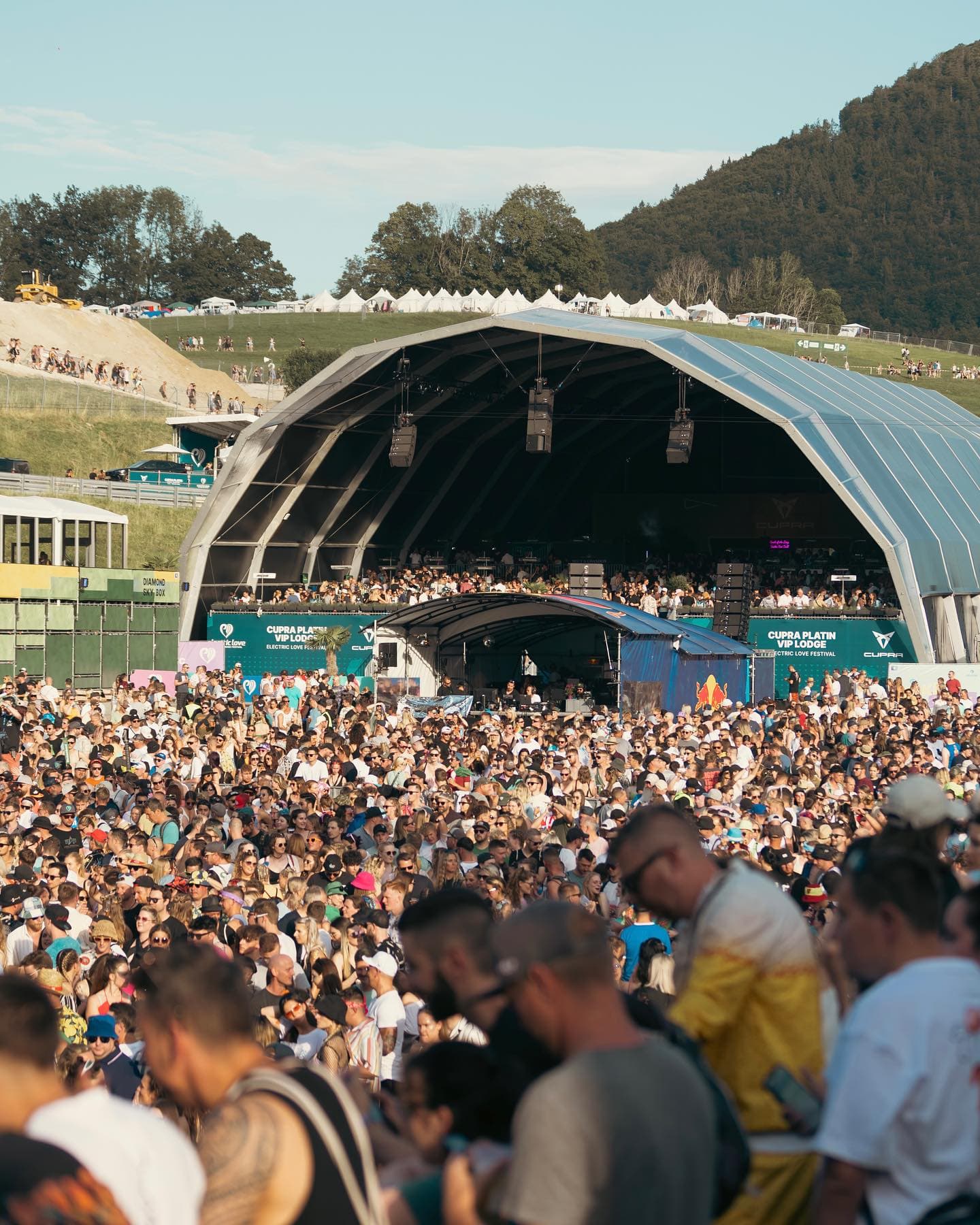 Step into luxury at ELF24 with the CUPRA Platin VIP Lodge! ✨ Get ready to experi (3/3)