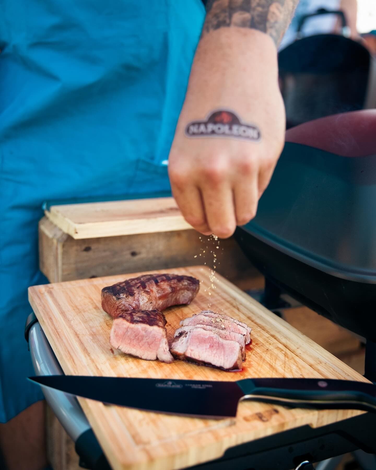 Summer, Sun, Beers and BBQs ๐ Grab an ice-cold Heineken and your favorite BBQ s (3/3)