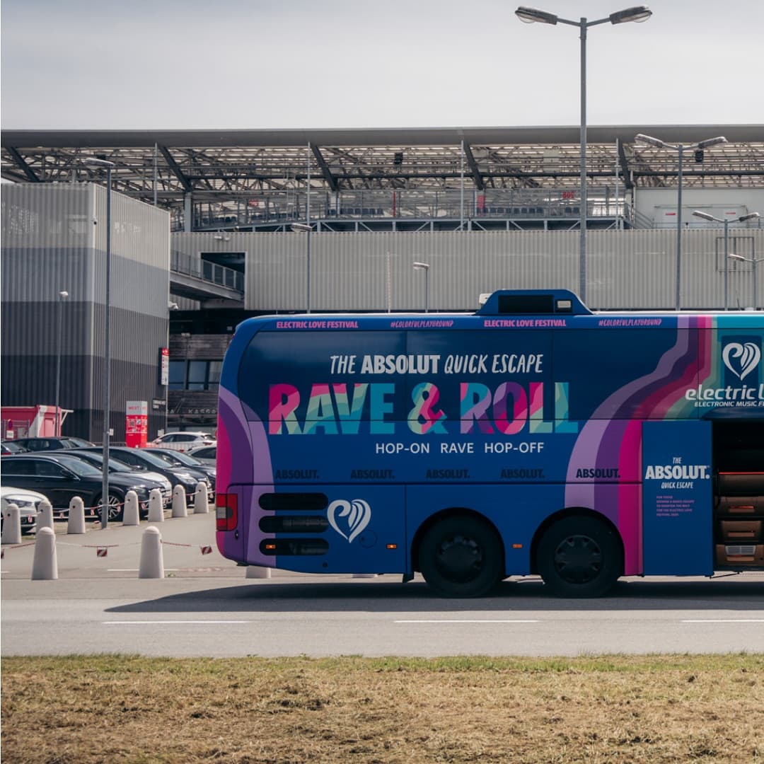 The Rave & Roll tour has officially started! π Hop on our luxury bus, that feat (1/2)