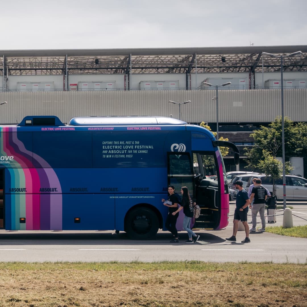 The Rave & Roll tour has officially started! π Hop on our luxury bus, that feat (2/2)
