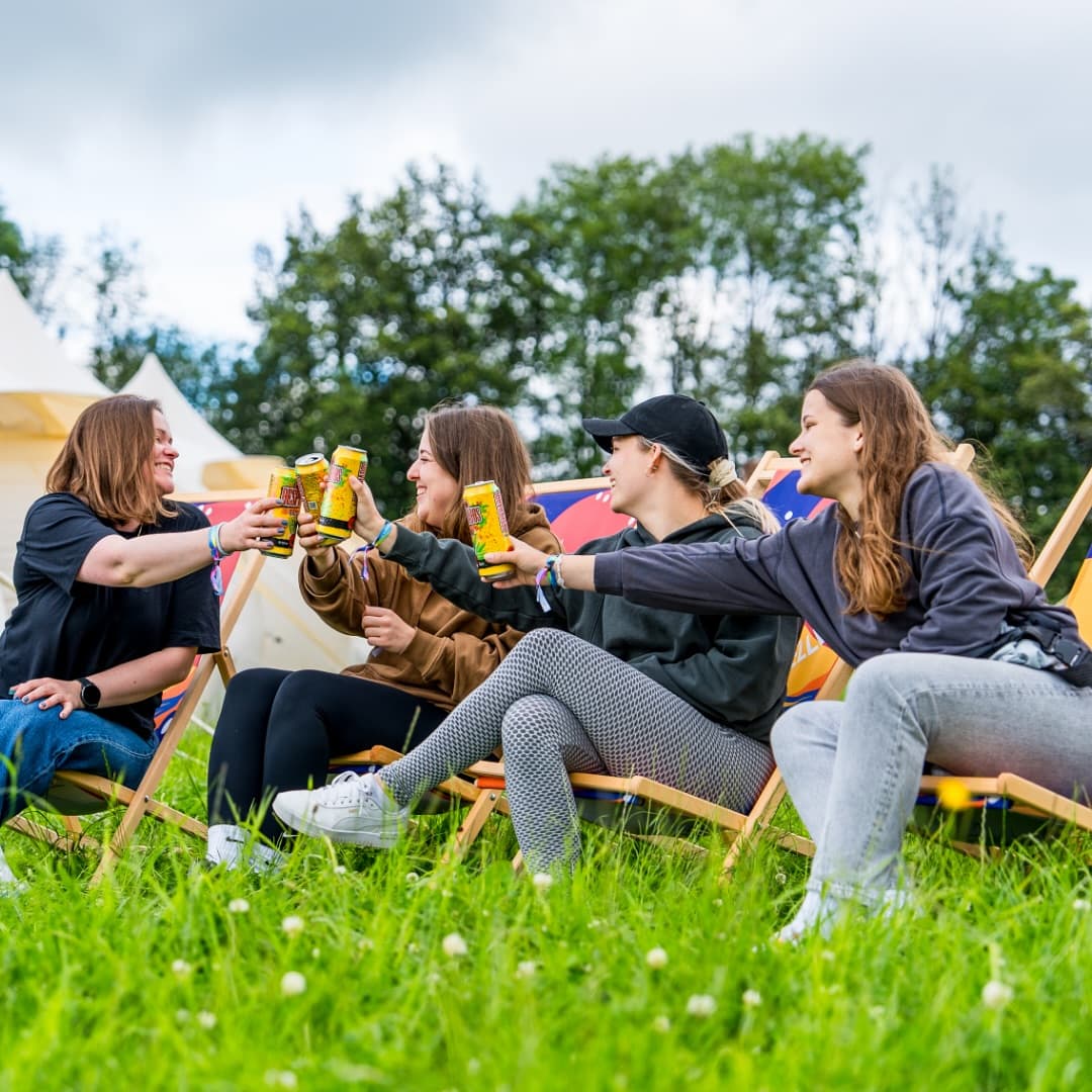 The sun’s out and the tents are up! ☀️⛺️ The campsite is already wild. Get (3/3)