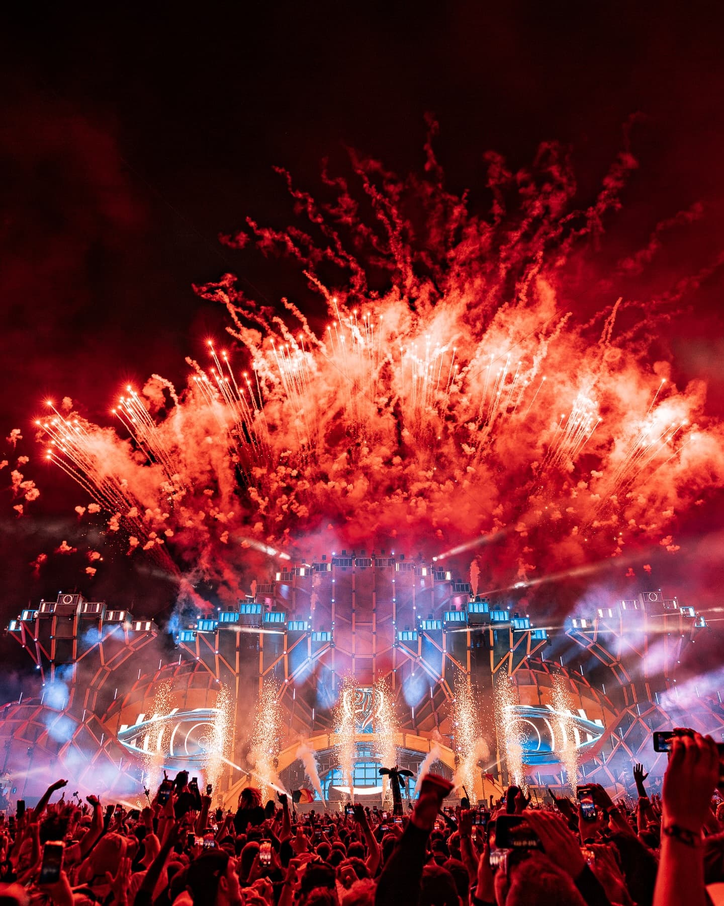 Opening the festival with a bang! ๐ฅ Welcome to ๐๐น๐ฒ๐ฐ๐๐ฟ๐ถ๐ฐ ๐๐ผ๐๐ฒ ๐๐ฒ๐ (1/3)