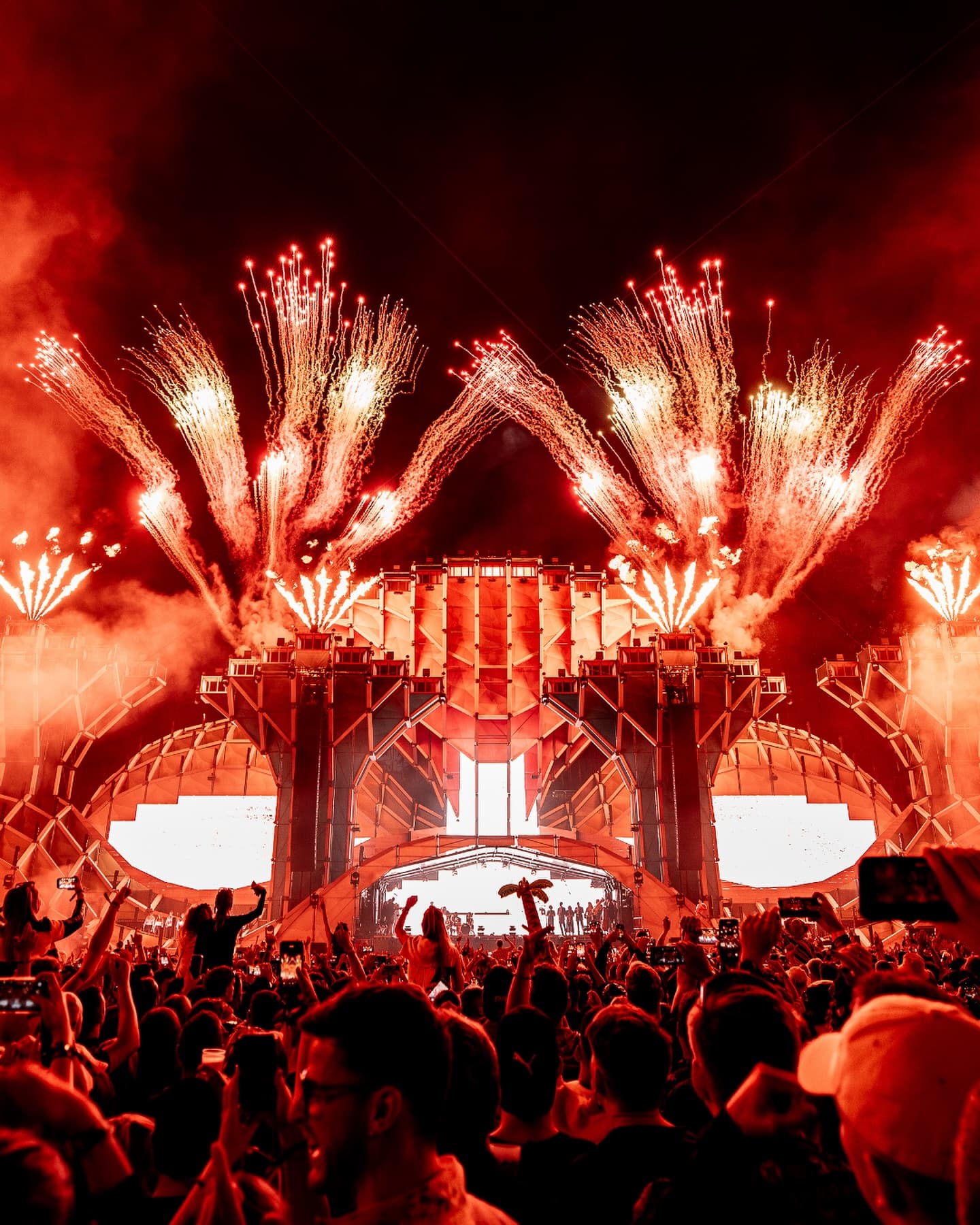 Opening the festival with a bang! ๐ฅ Welcome to ๐๐น๐ฒ๐ฐ๐๐ฟ๐ถ๐ฐ ๐๐ผ๐๐ฒ ๐๐ฒ๐ (3/3)