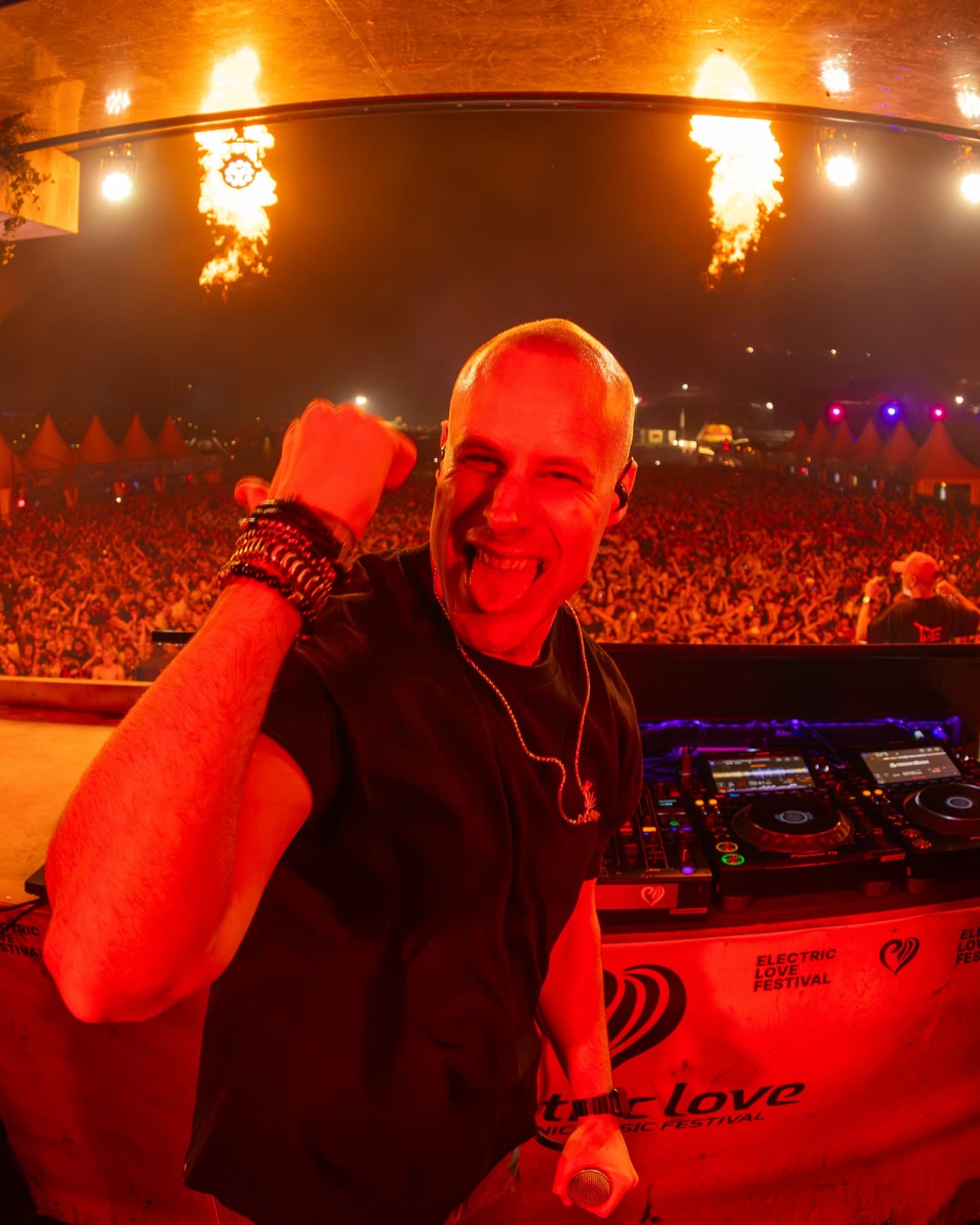 The energy at Hard Dance Valley this year was mind-blowing! β€οΈβπ₯ The beats were (3/3)