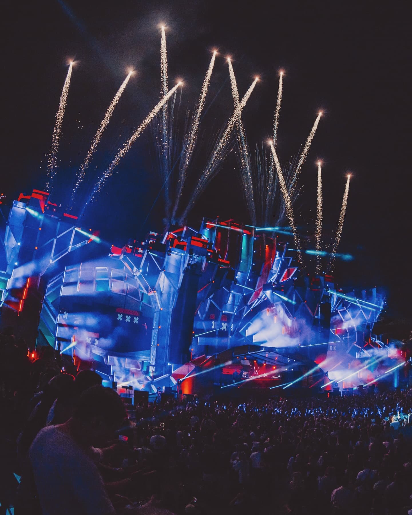 Mainstage craziness π Thank you for your incredible energy. Our love is limitle (5/6)