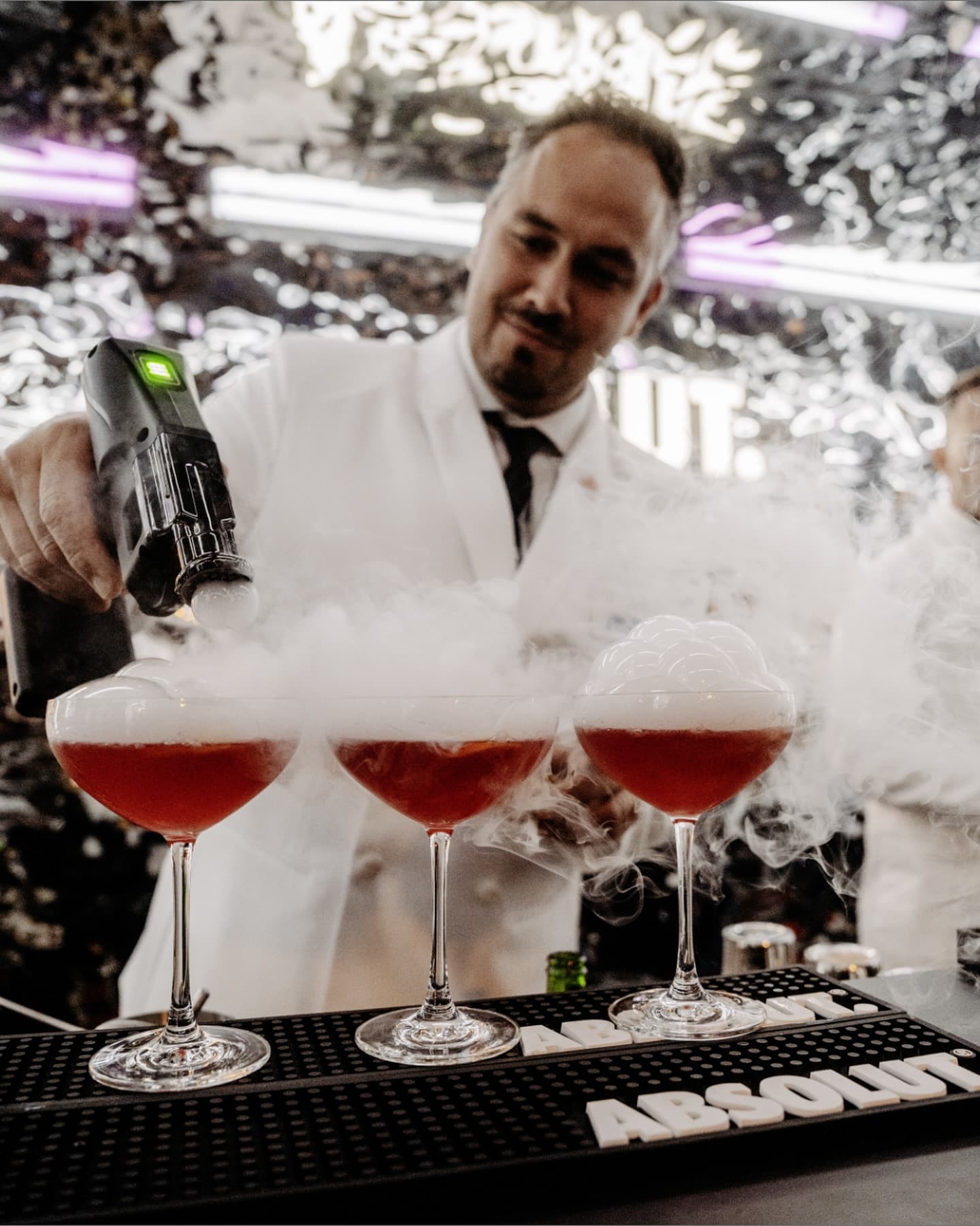 Who discovered our fancy Absolut Martini Bar in the lower level of the CUPRA Pla (2/3)