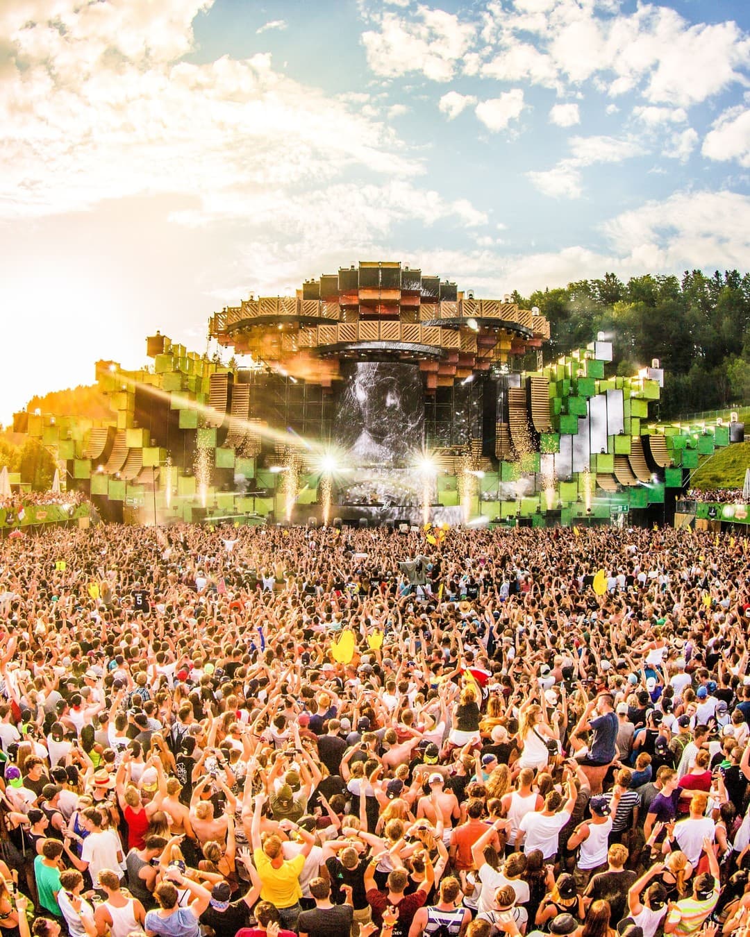 Hey Lovers! β€οΈ Describe this picture with one word βοΈπ Let`s go! π₯ COUNTDOWN β³