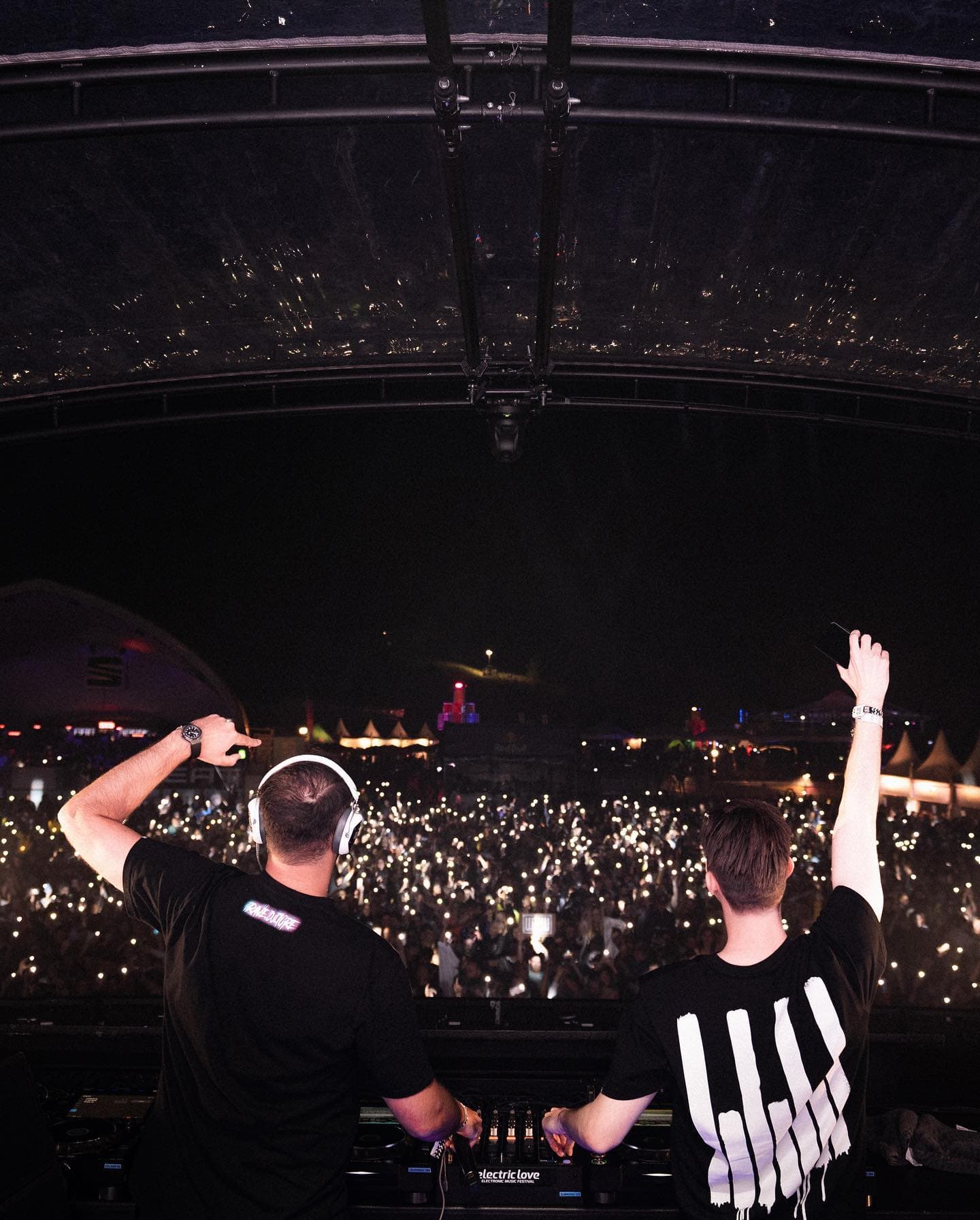 Tell me you love music without actually telling me you love music πΈ (3/4)
