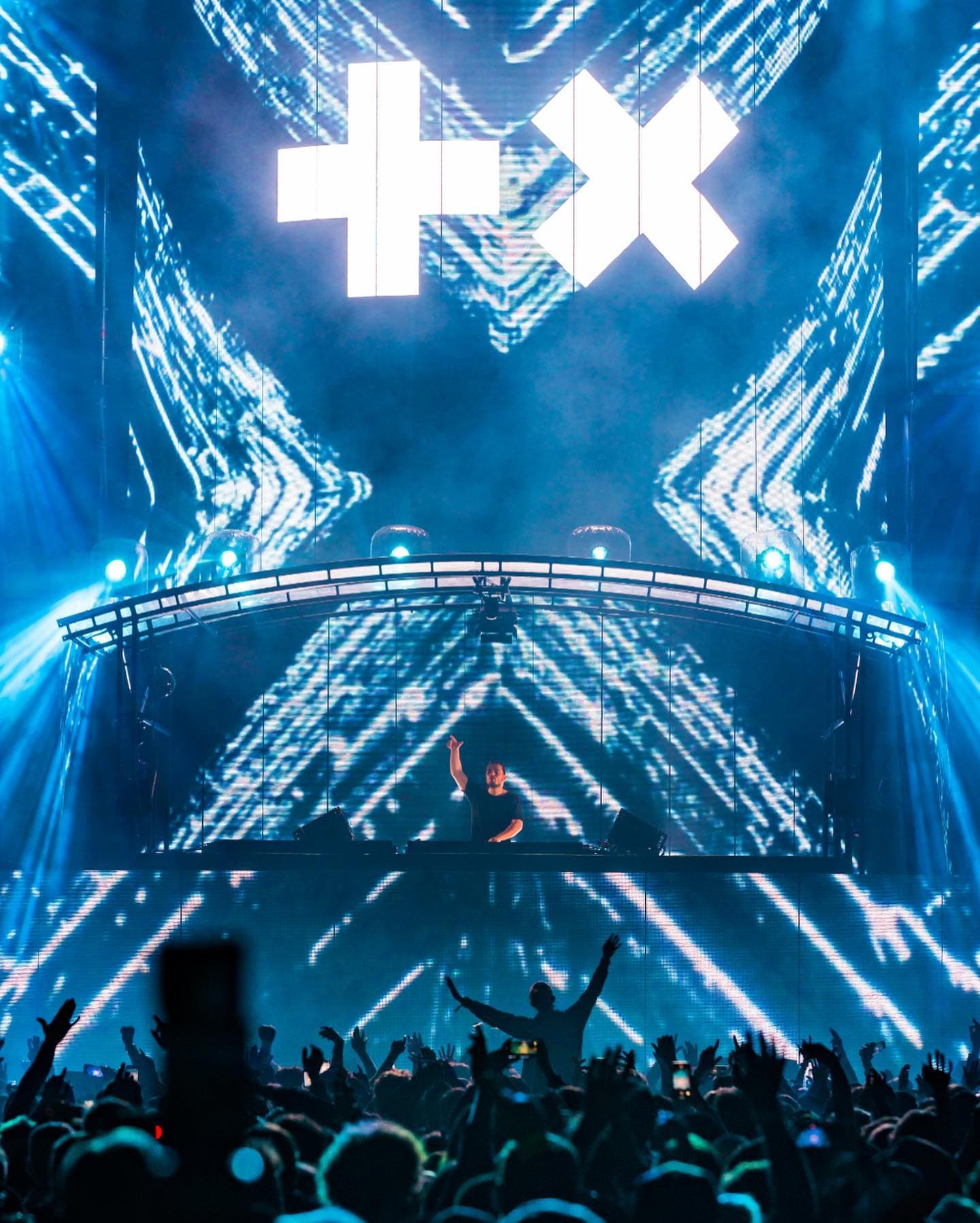@martingarrix at ❤️❤️❤️ with an incredible set. Thank you! 🔥 (2/3)