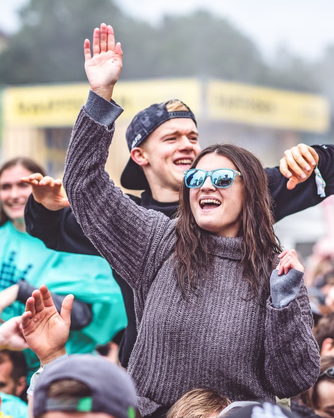 π Finally, happy people at the Grounds of Love again. Even the rain could not s (4/5)