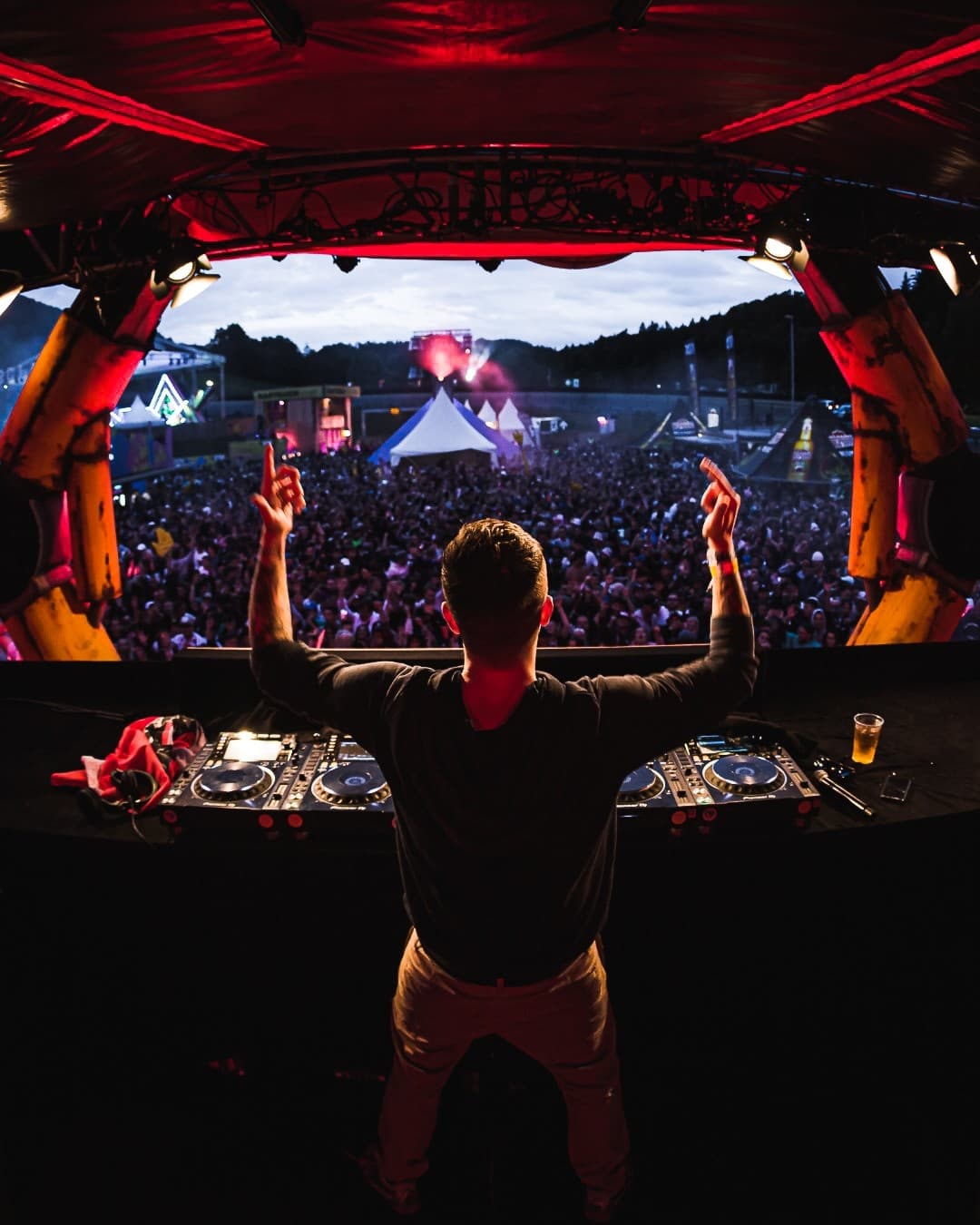 @headhunterz in all his glory! ππΌπ₯ (1/2)