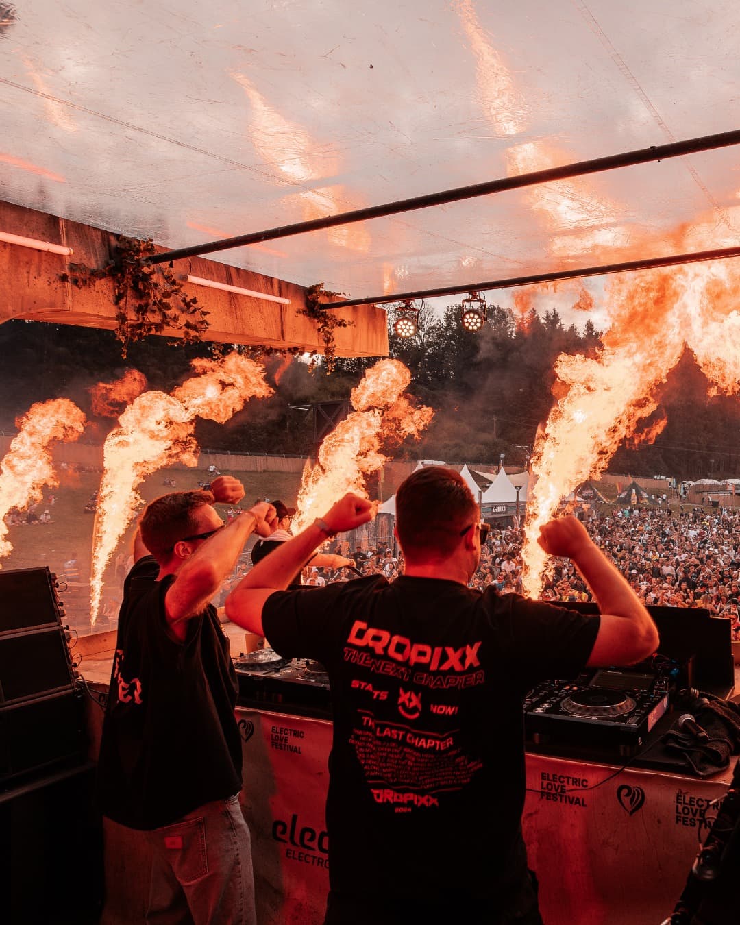 @its_dropixx and @lost_identity_official heating up the ๐๐ฎ๐ฟ๐ฑ ๐๐ฎ๐ป๐ฐ๐ฒ ๐ฉ๐ฎ (1/2)