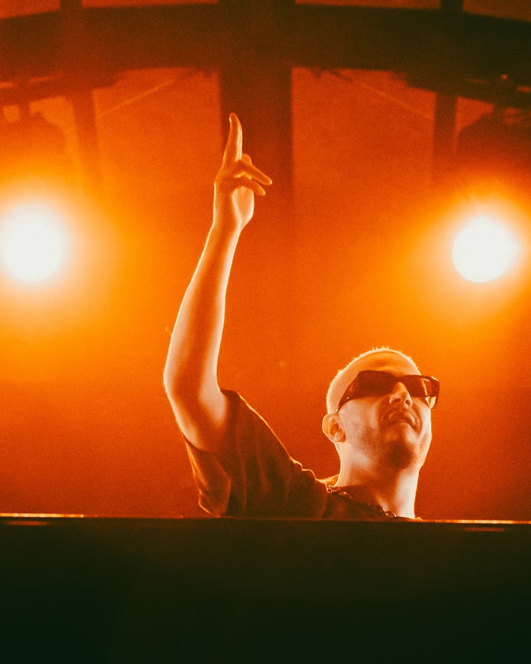 @djsnake heating up the night β€οΈβπ₯ # (1/2)