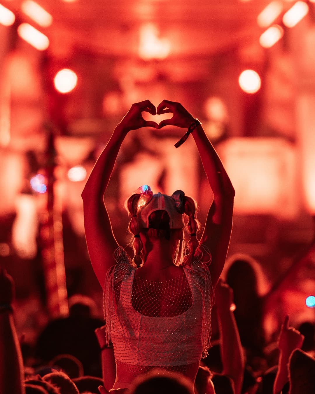 There's nothing quite like losing yourself in music and dancing the night away w (1/2)