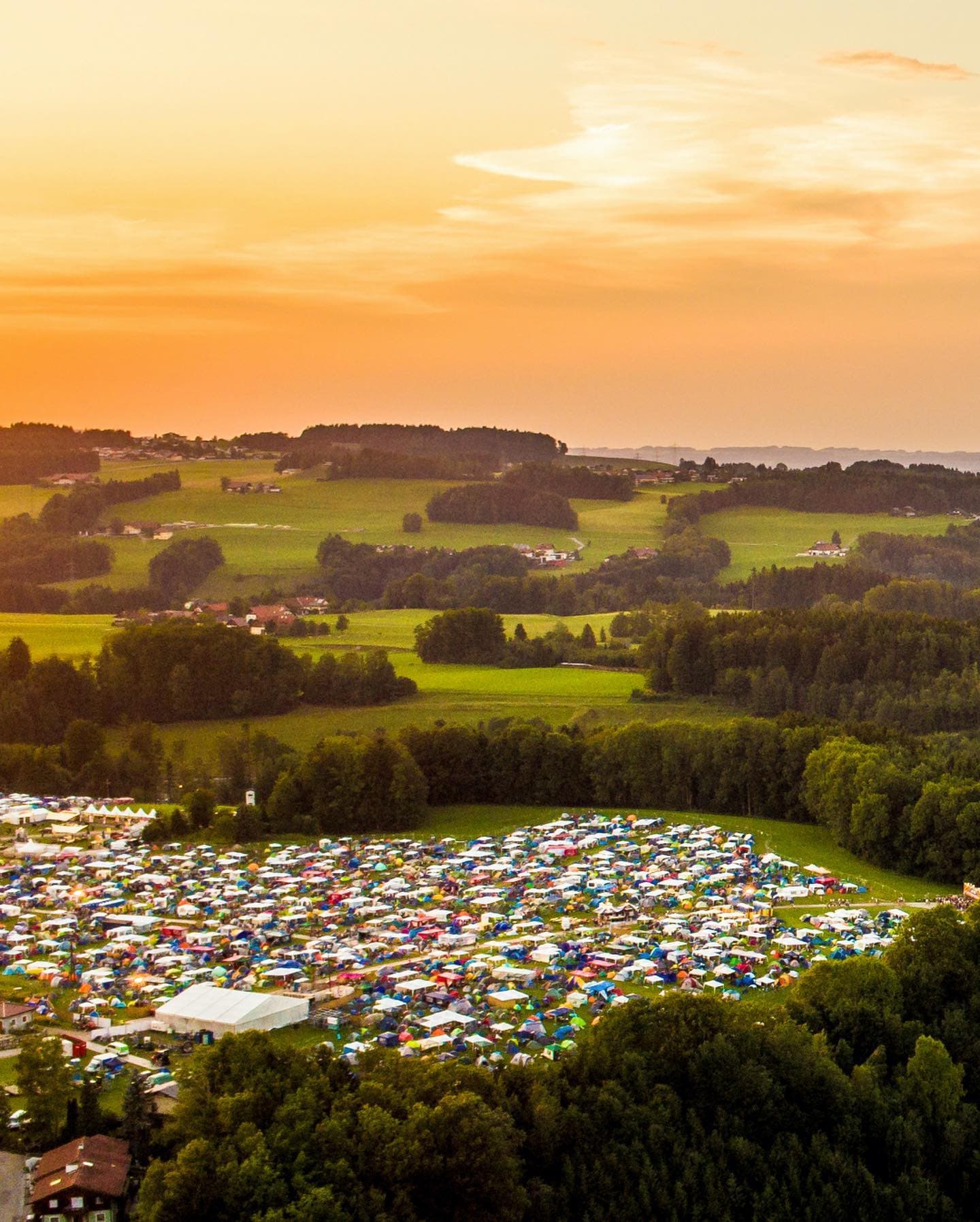Seeing all of you on our makes the sunset over the Salzburgring e (1/3)