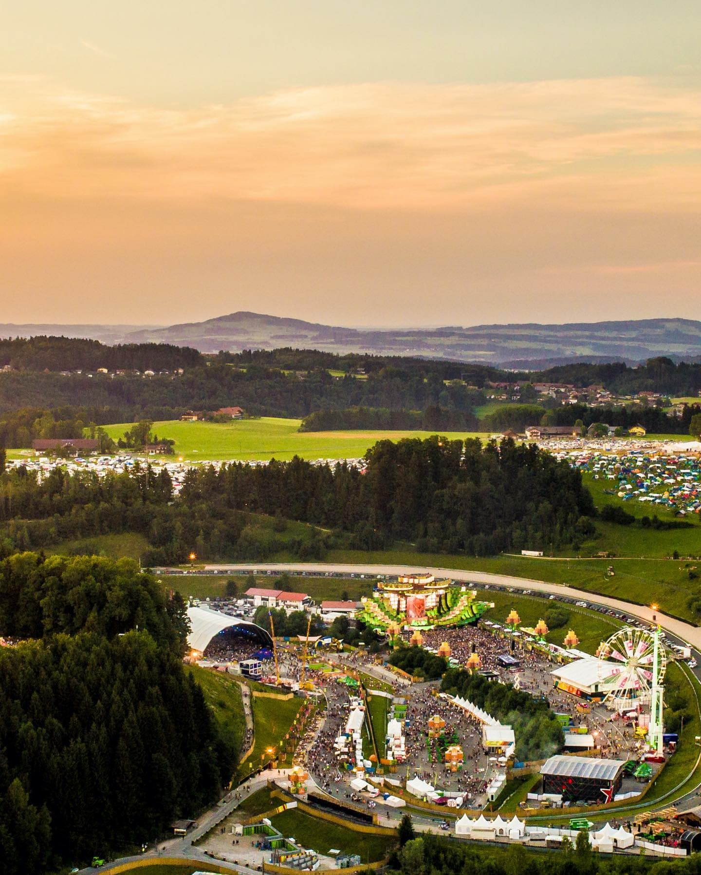 Seeing all of you on our makes the sunset over the Salzburgring e (2/3)