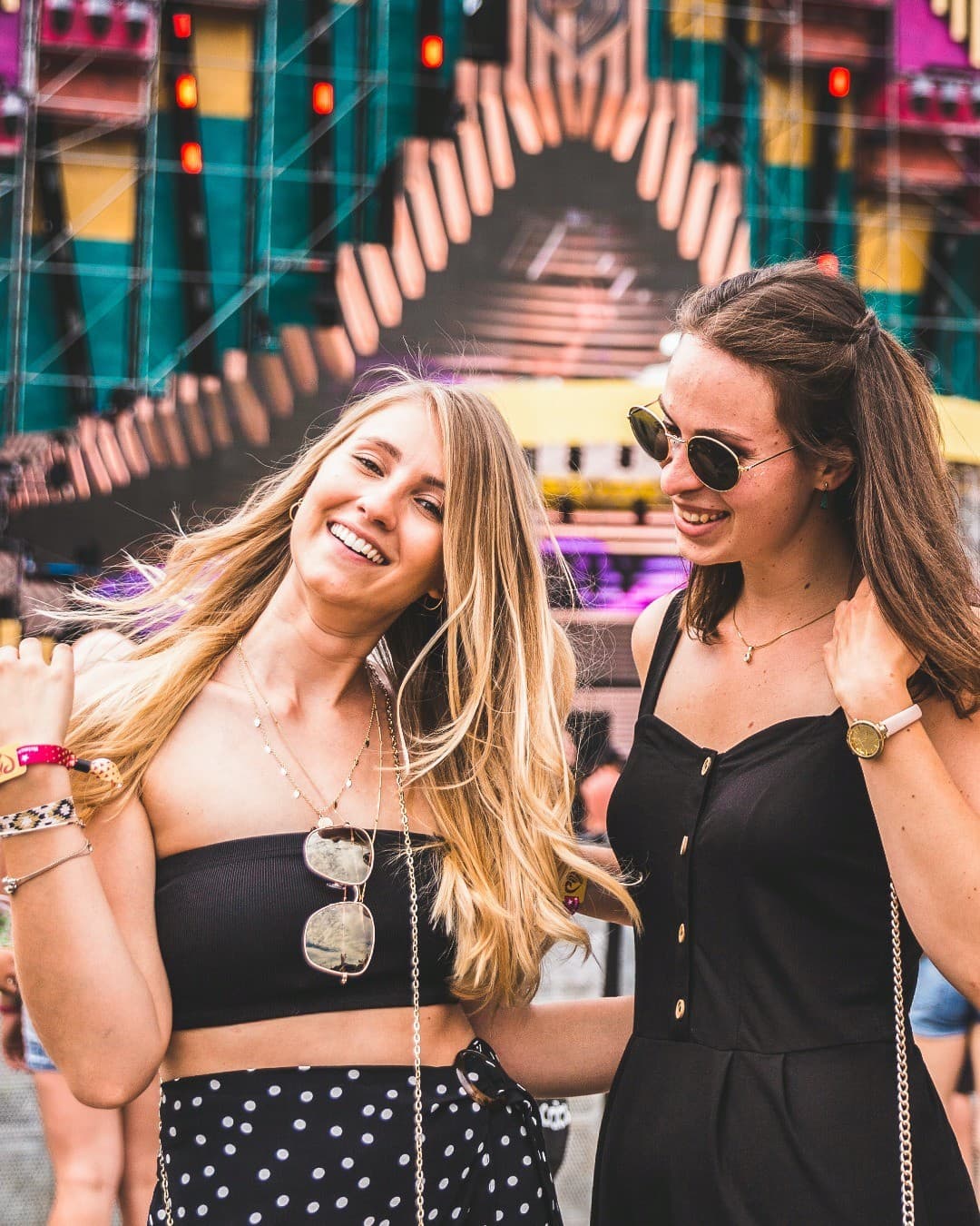 Soon these days will return. ☀️❤️ Who are your festival buddies for Electric Lov (1/2)