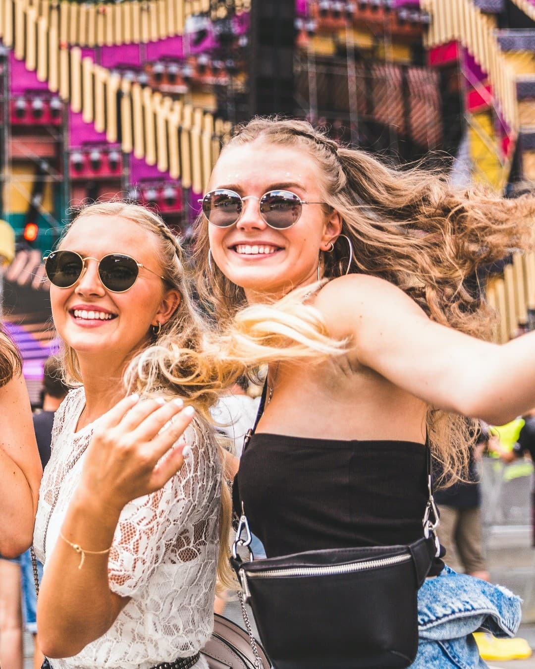 Soon these days will return. ☀️❤️ Who are your festival buddies for Electric Lov (2/2)