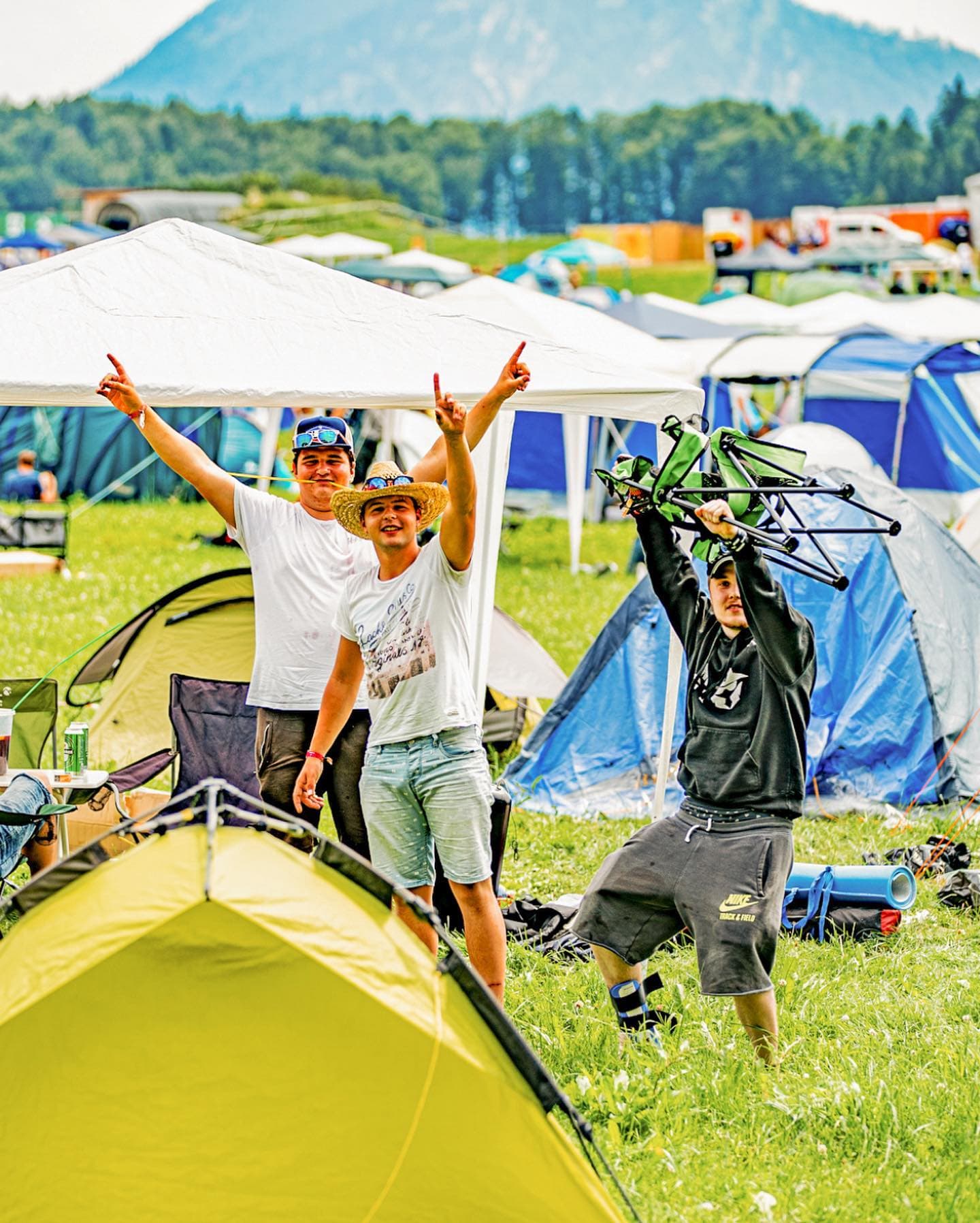 Stay at one of our 4 campsites and get the full festival experience! ☀️ During d (1/2)