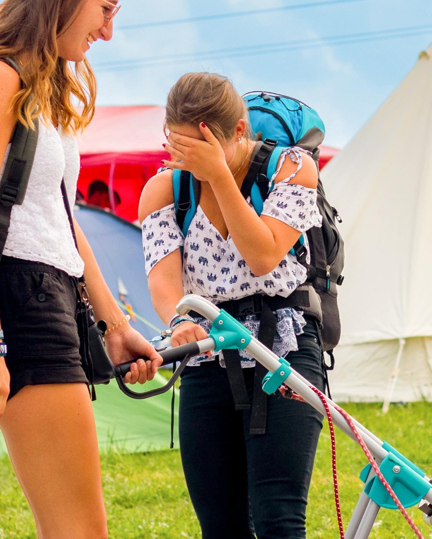 WORST. FEELING. EVER. Carry less, party more. Get your stuff at our Electric Lov (2/3)