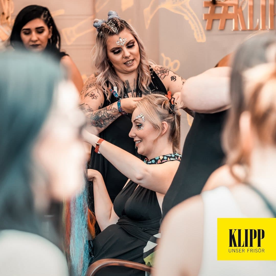 Complete your festival look and get your hair done at the @klipp.frisoer styling (1/2)