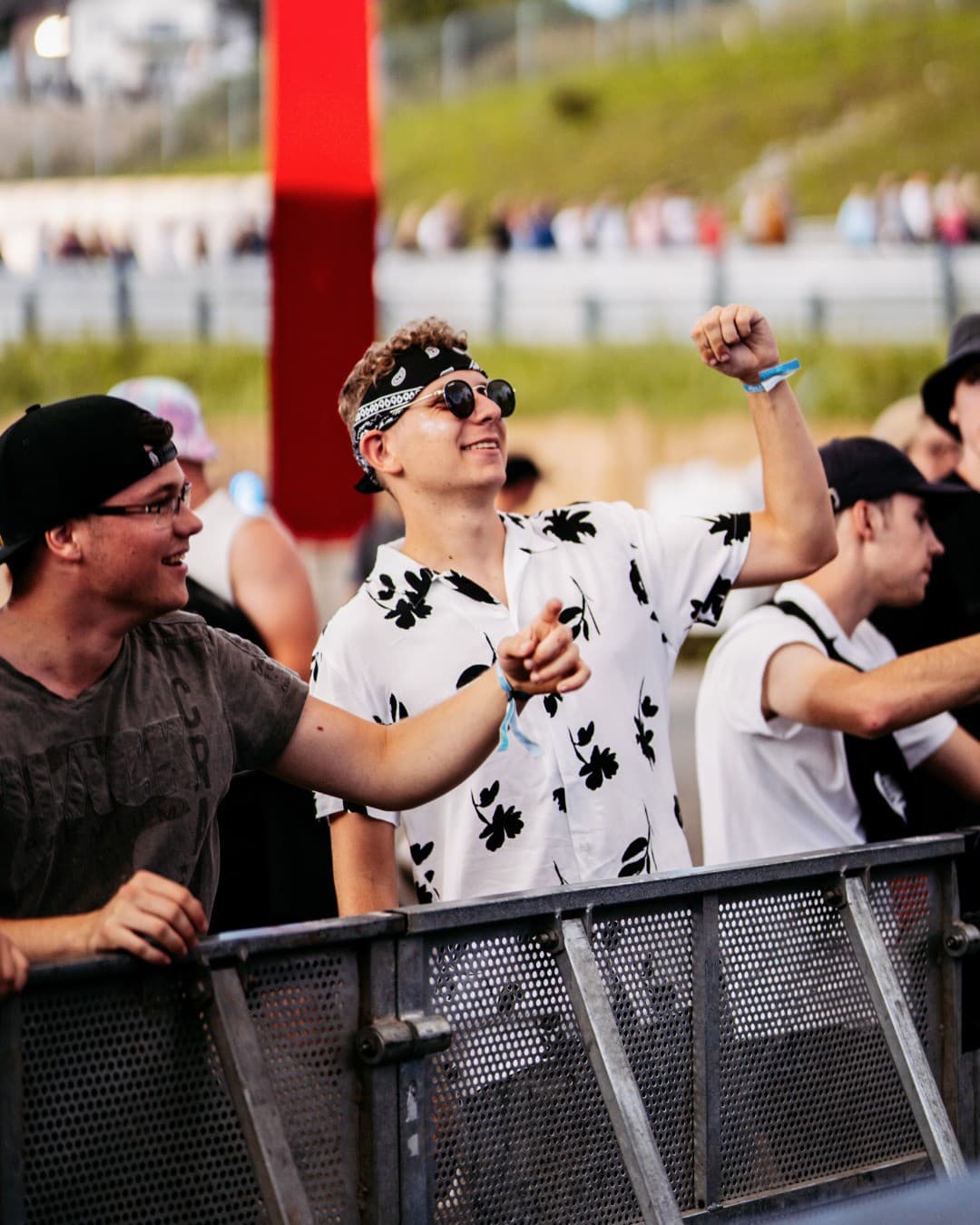 Is there anything better than dancing to fine beats at a festival? Don't think s (2/3)