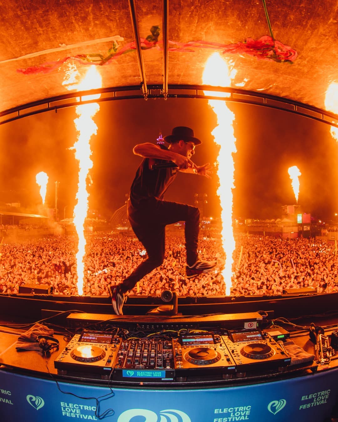 Front Row at a @timmytrumpet performance - always worth it! ๐ฎโ๐จ Experience it (1/2)