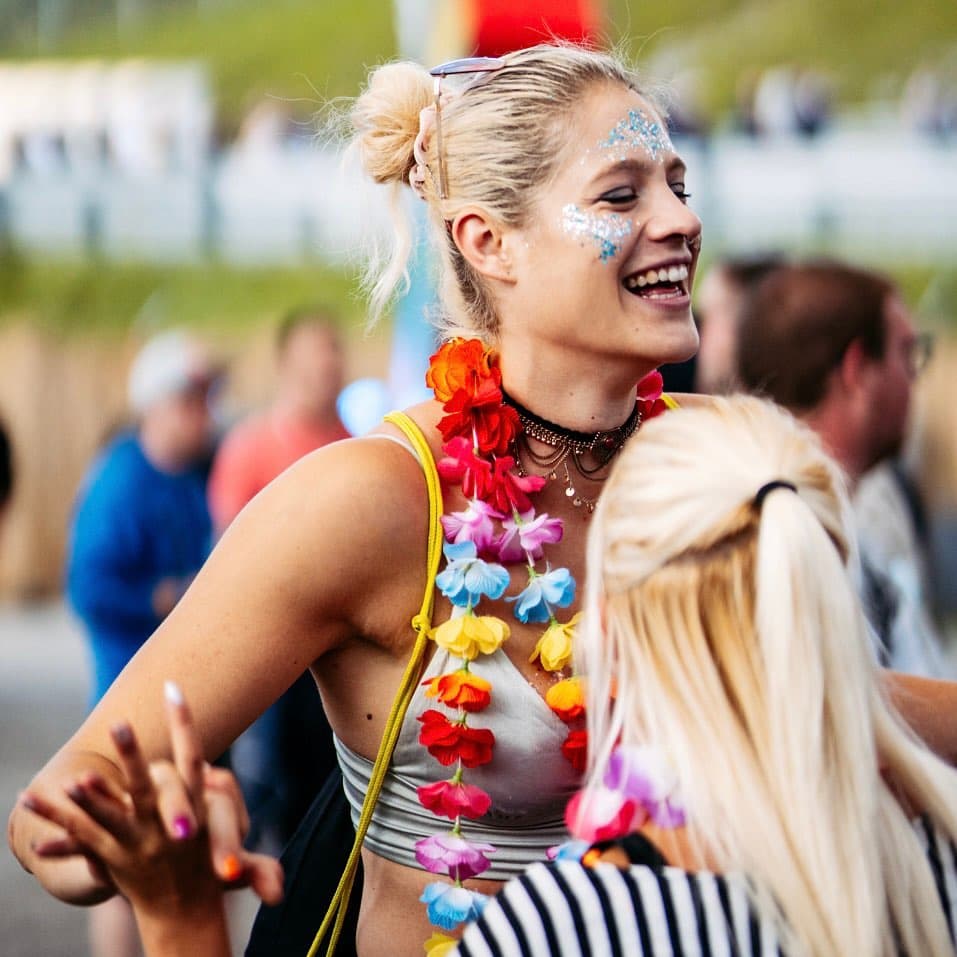 Electric Love is all about good music and having the greatest time with your fri (4/4)